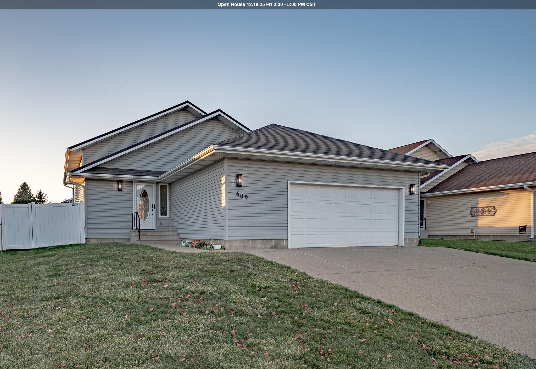 609 LAKEVIEW DR, McCook Lake, SD 57049 