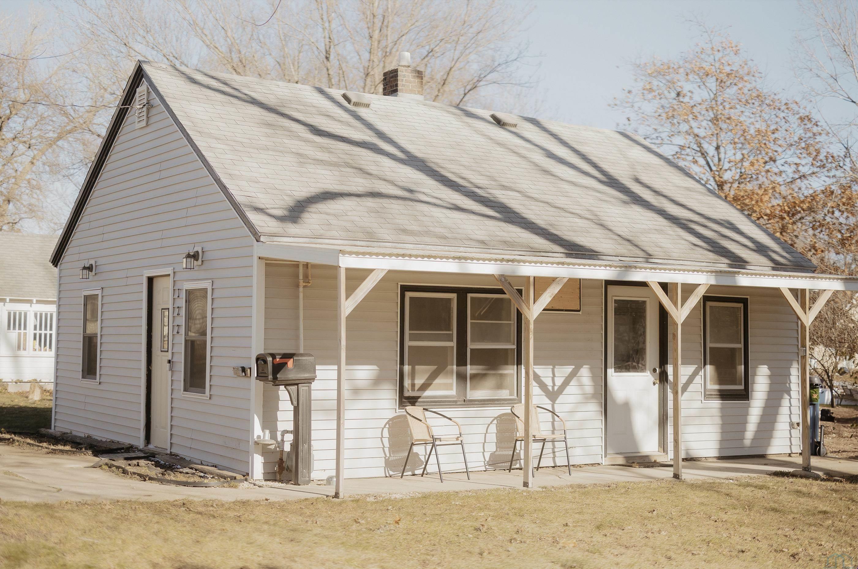 122 1ST AVE SE, Sioux Center, IA 51250 