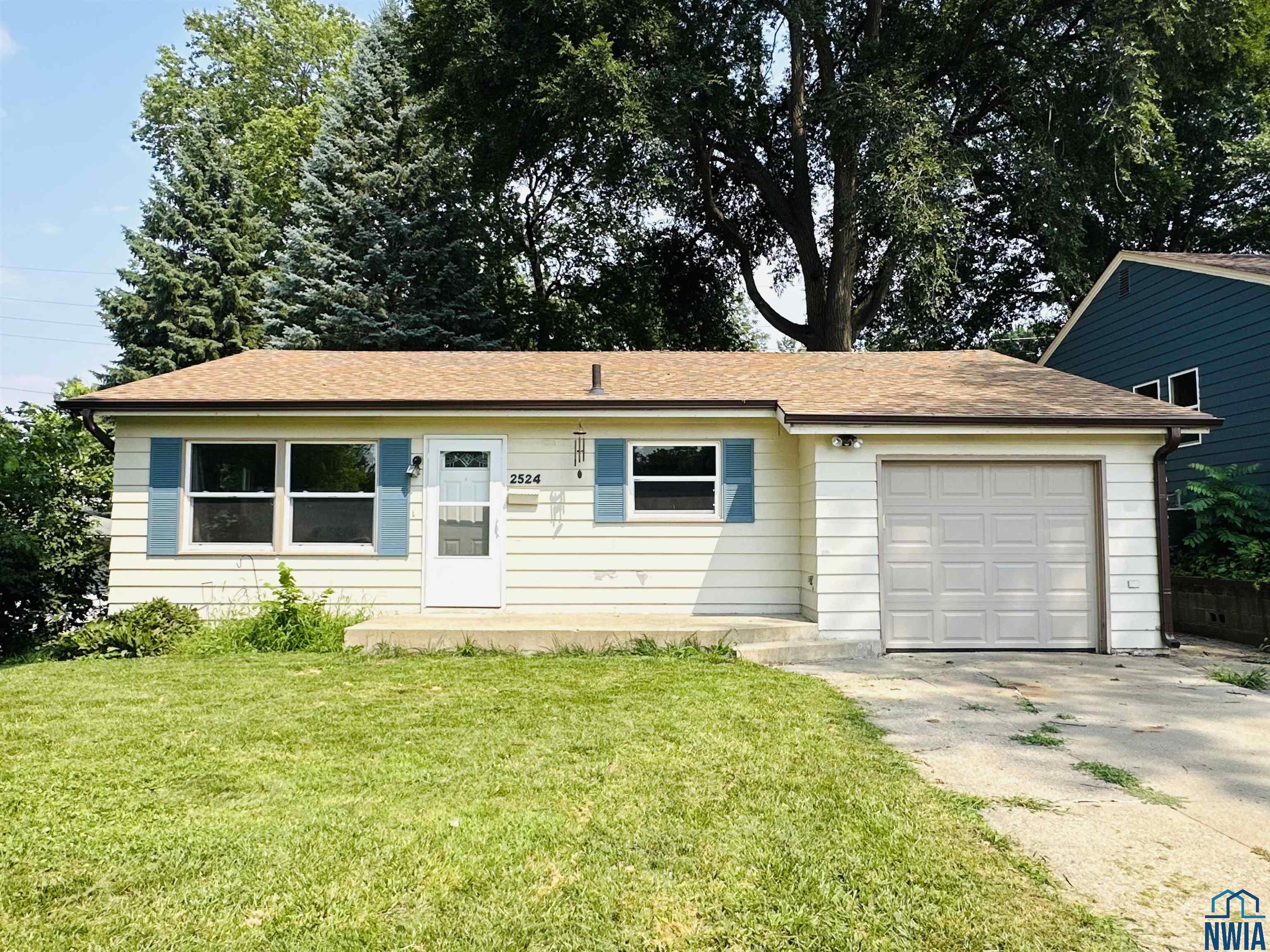 2524 Steele St S, Sioux City, IA 51106 