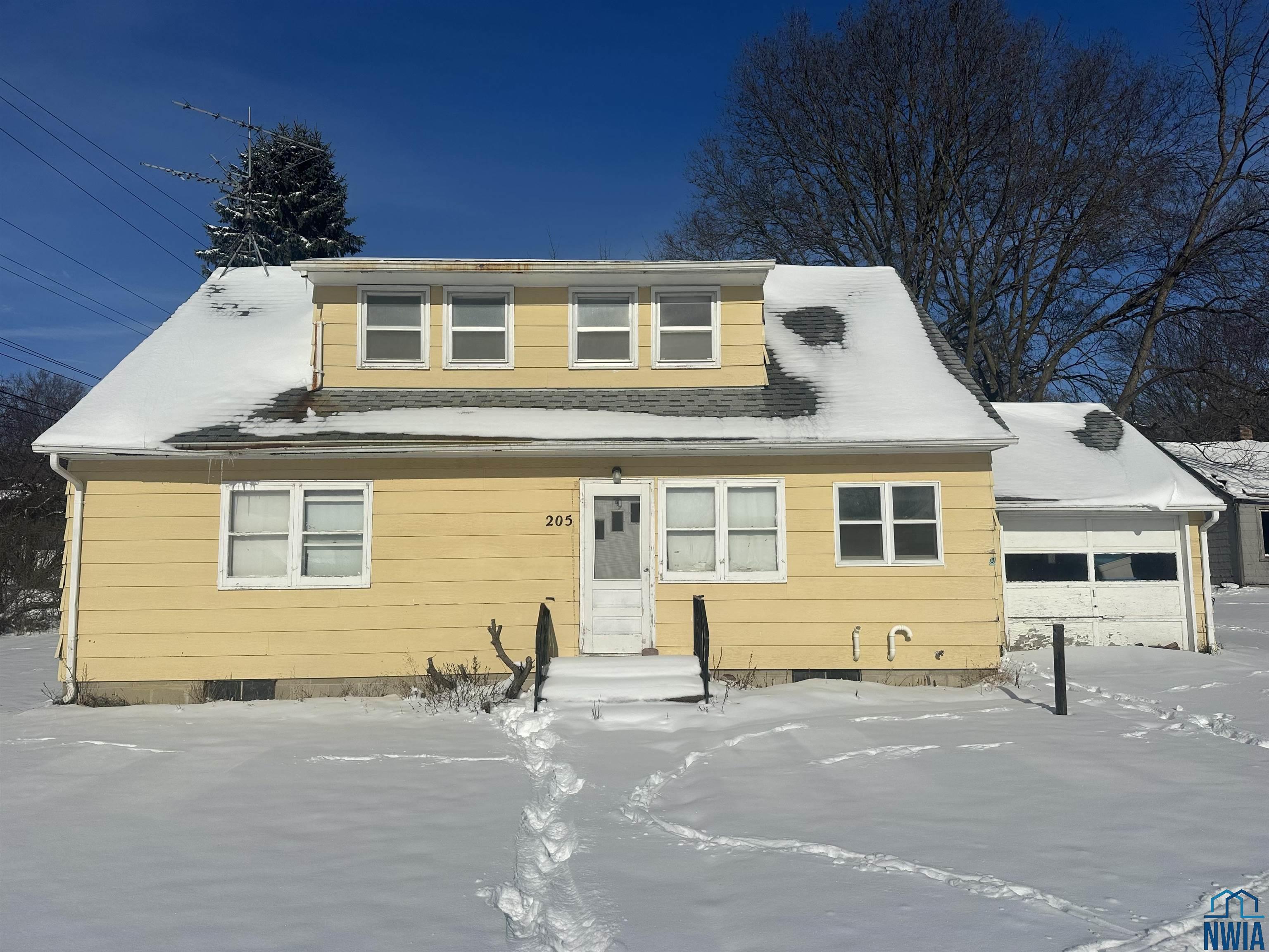 205 3rd St. E, Peterson, IA 51047 