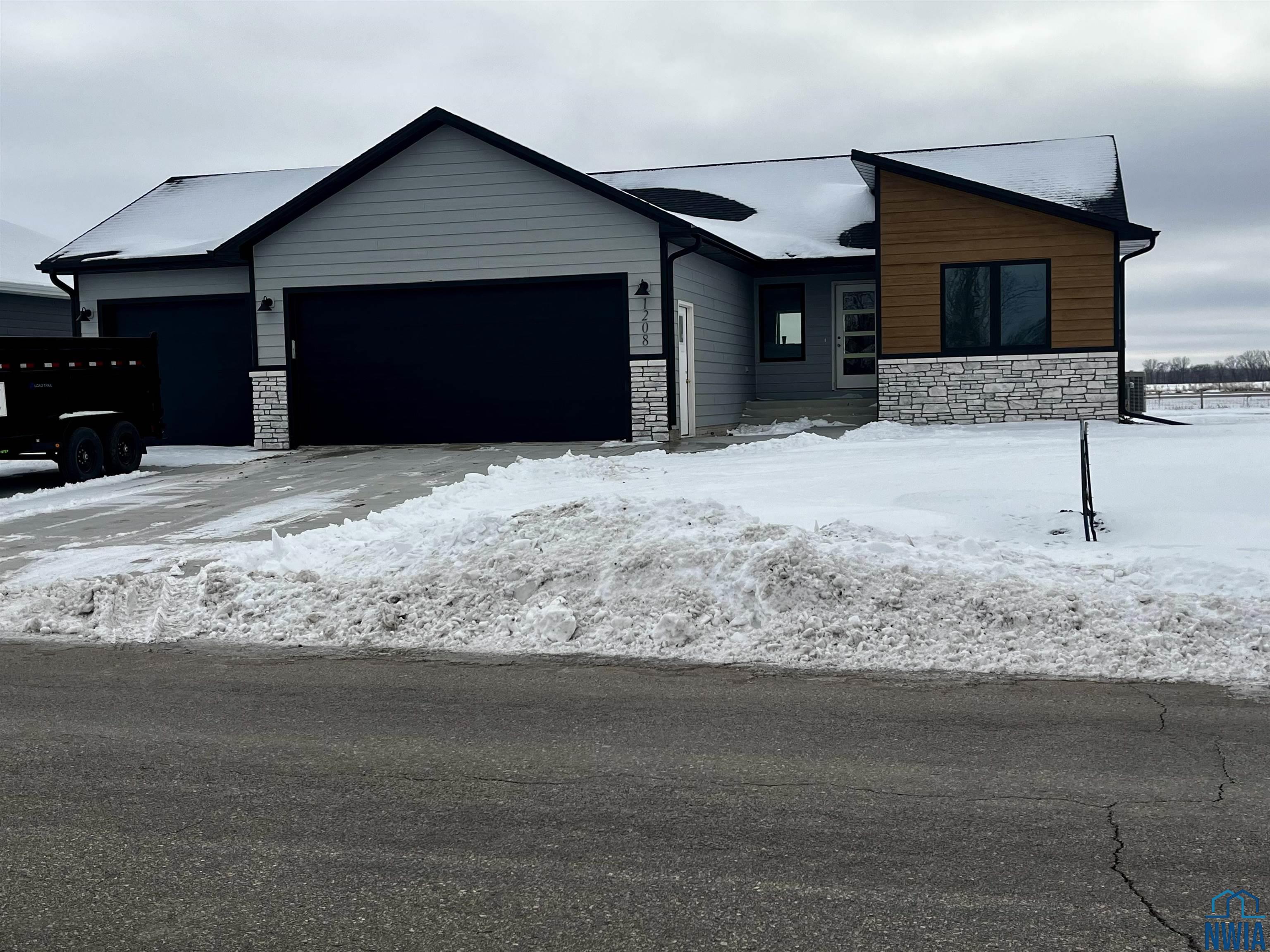 1208 Country Club Drive, Elk Point, SD 57025 