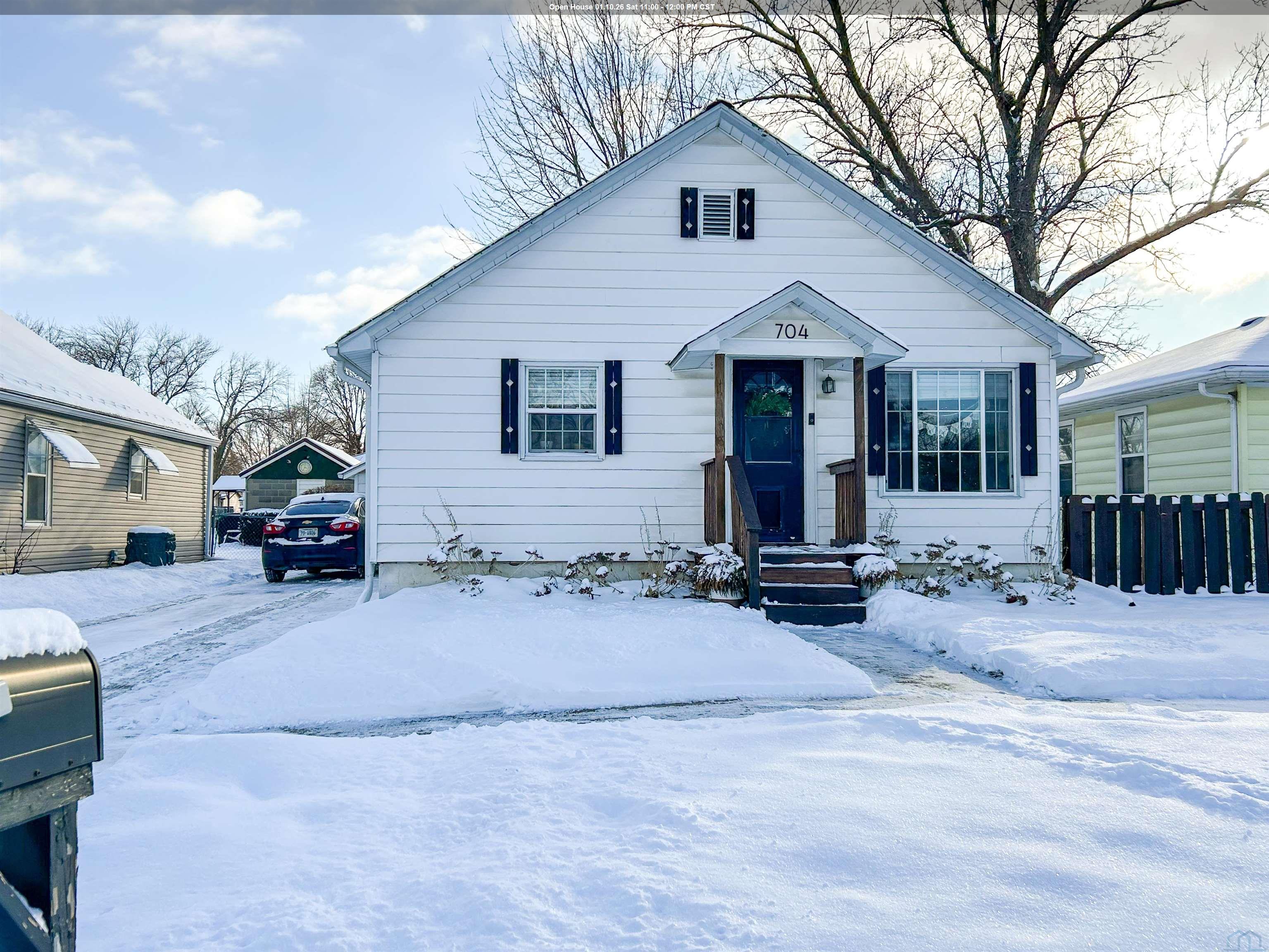 704 20th E, South Sioux City, NE 68776 