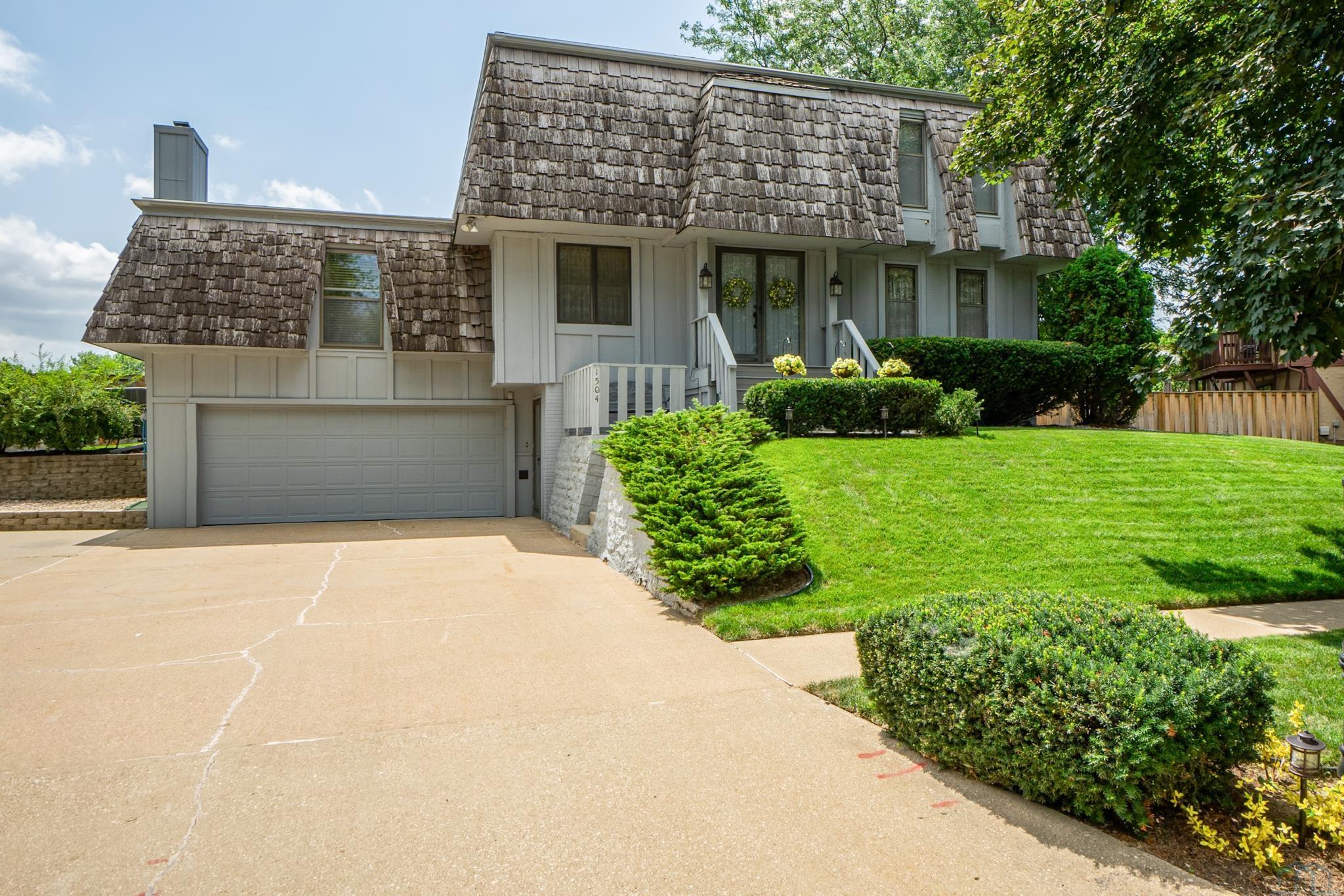 1504 HIAWATHA TRL, Sioux City, IA 51104 