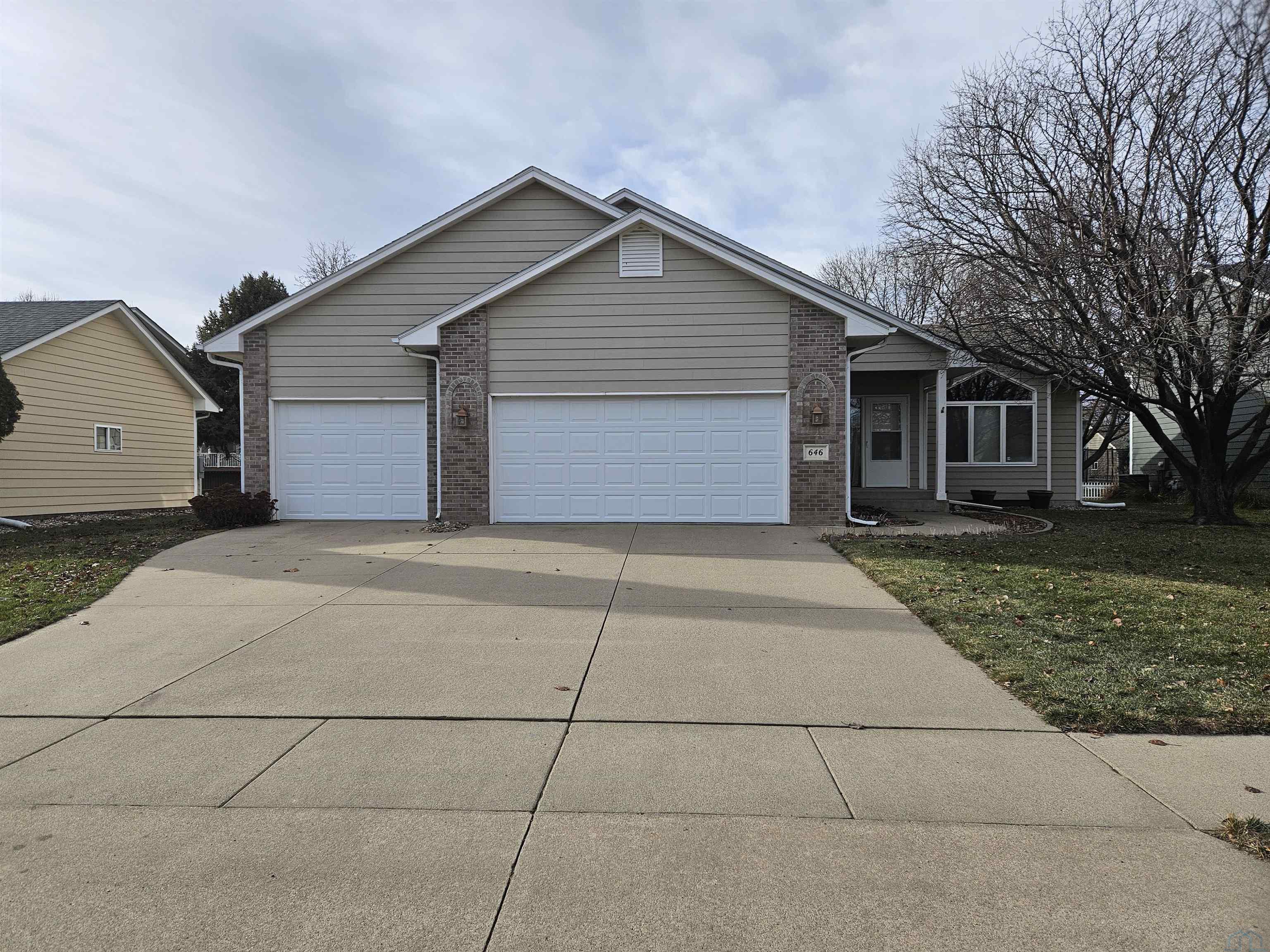 646 Bison Trail, Dakota Dunes, SD 57049 