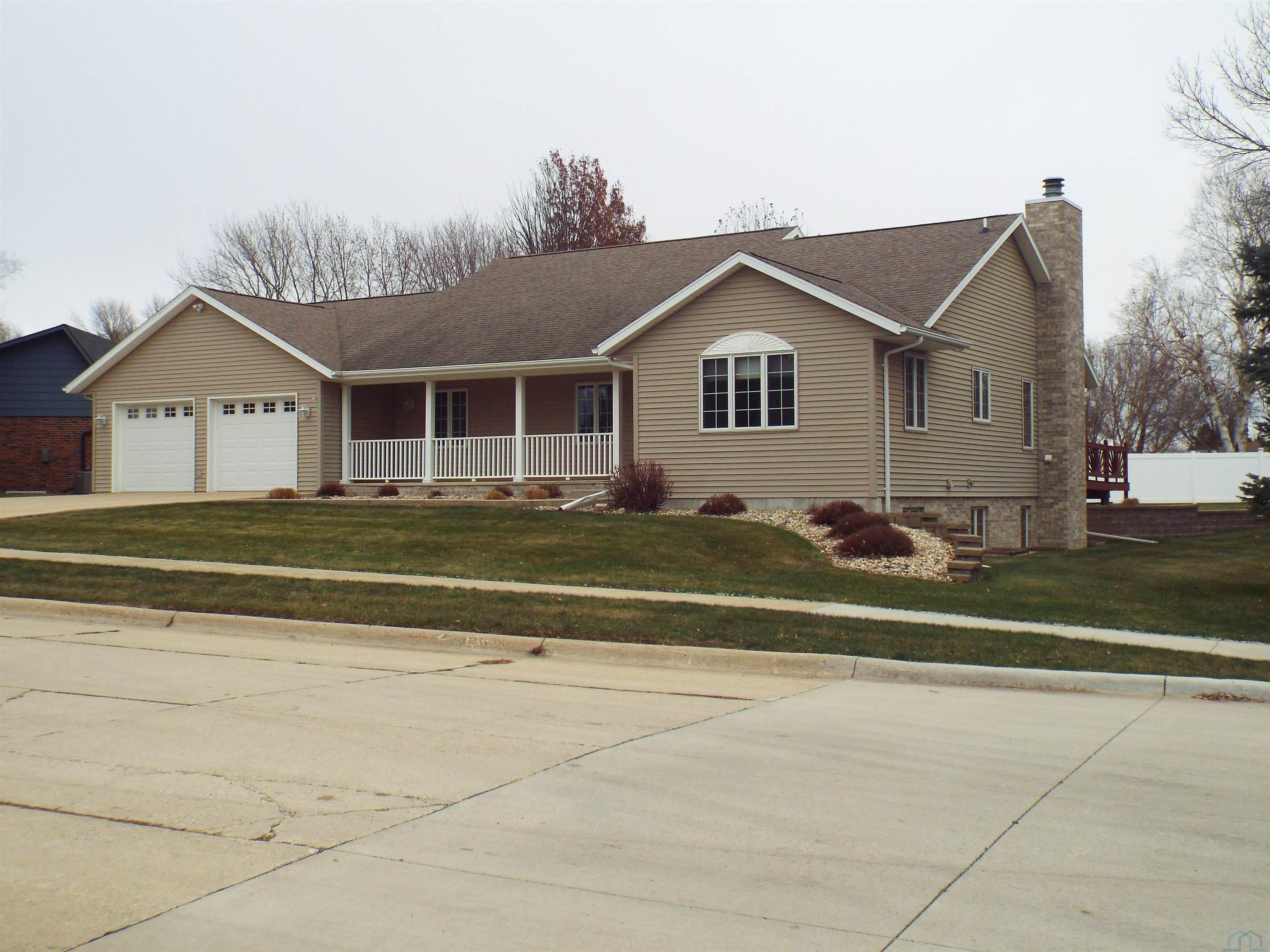 1500 Sunrise Court, Sheldon, IA 51201 