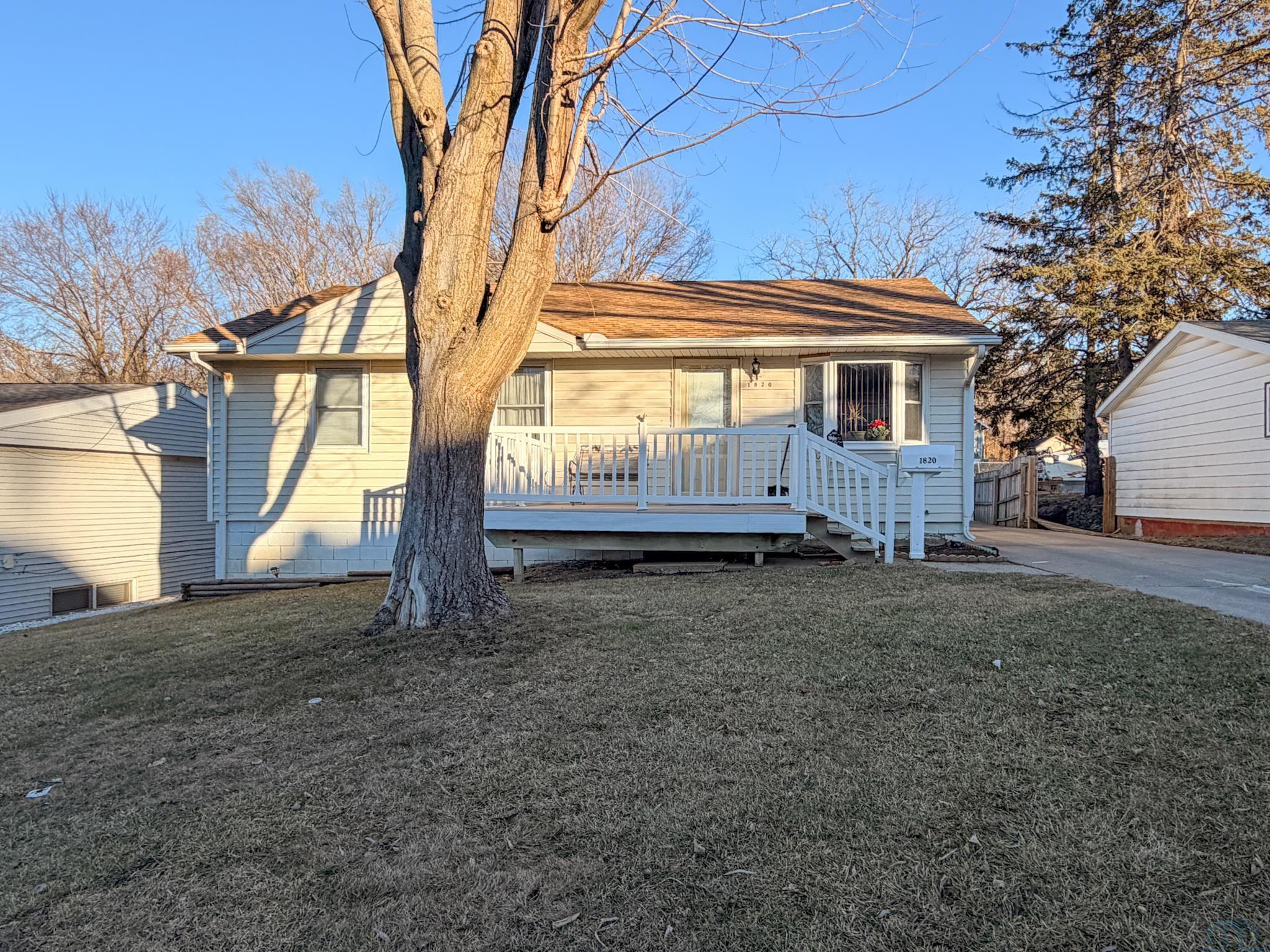 1820 MAPLE ST S, Sioux City, IA 51106 