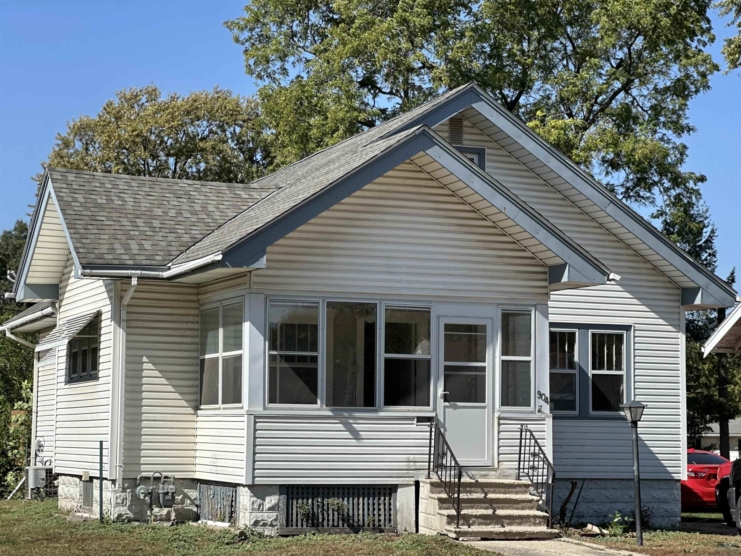 904 LAKE AVE N, Storm Lake, IA 50588 