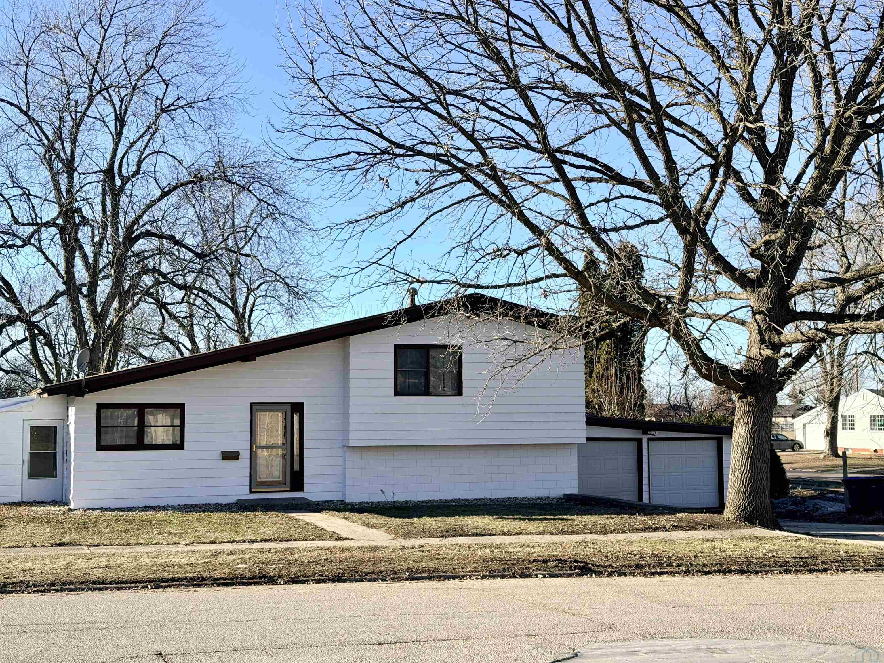 914 ONTARIO ST, Storm Lake, IA 50588 