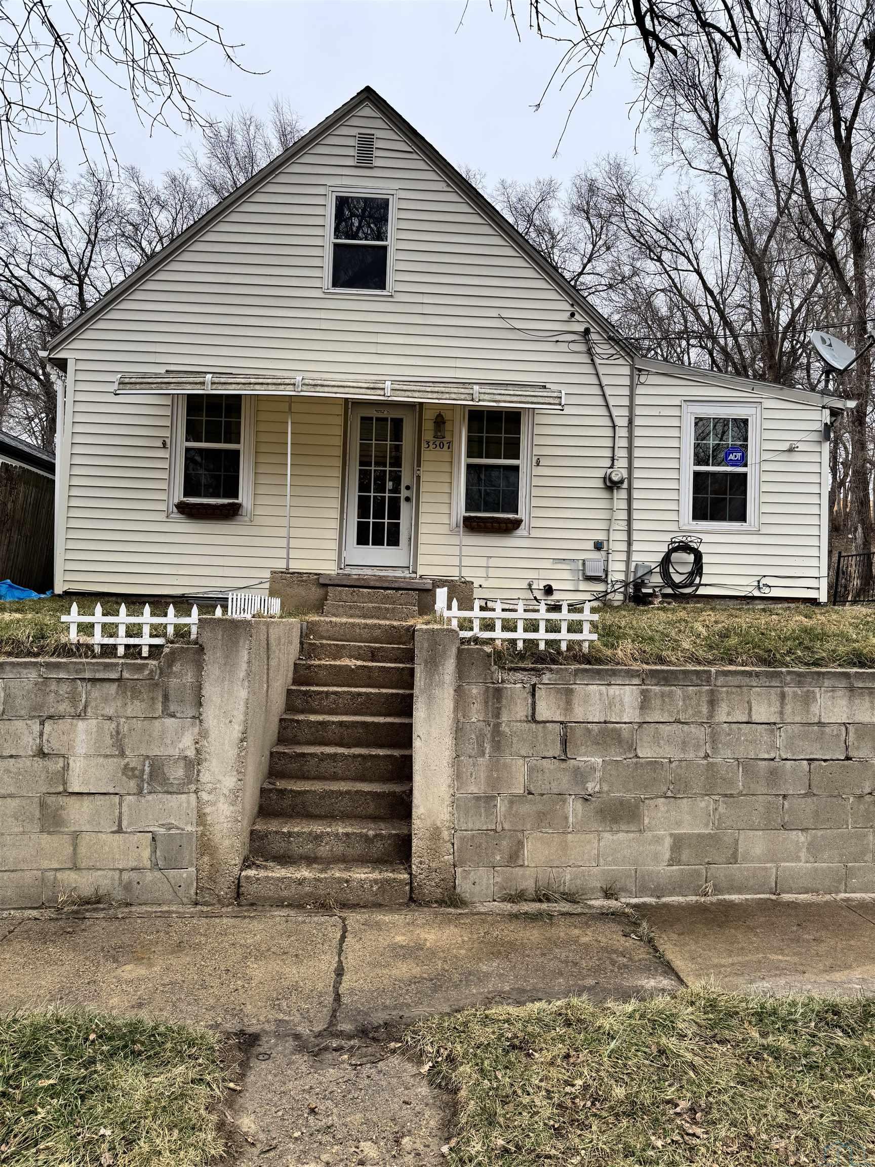 3507 Athlone Ave, Sioux City, IA 51105 