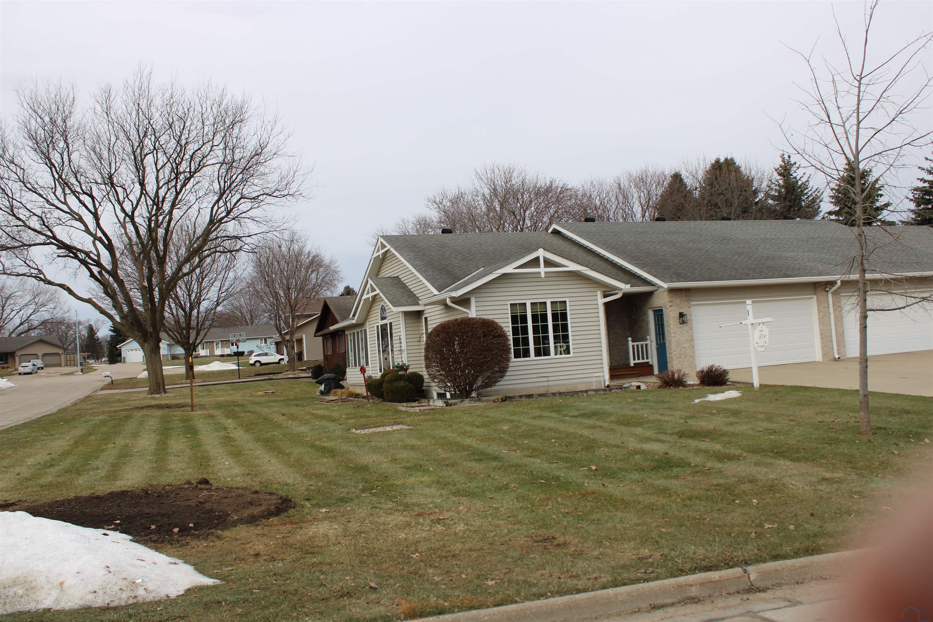 514 Frankfort Ave SE, Orange City, IA 51041 