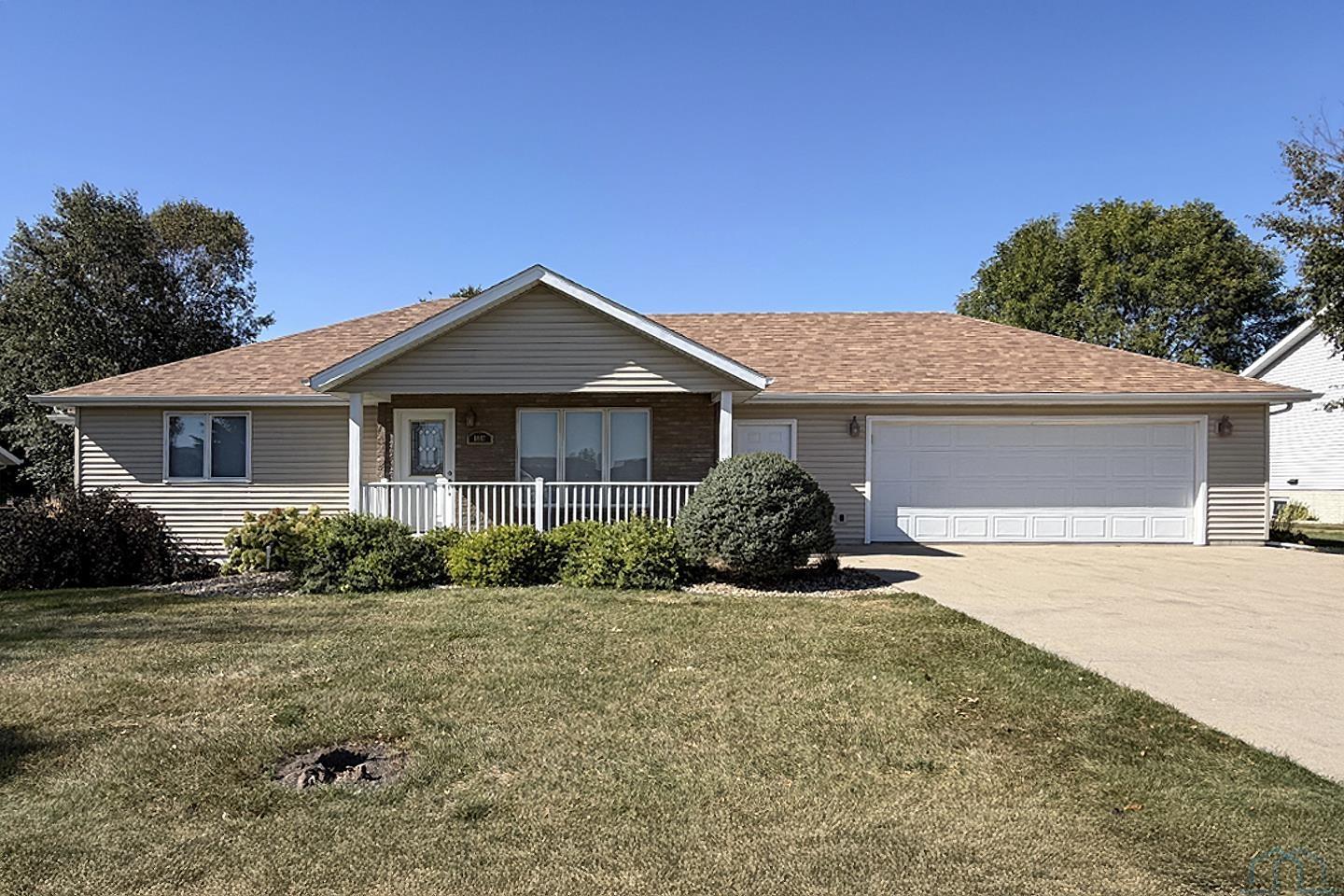 1447 7th Ave SE, Sioux Center, IA 51250 