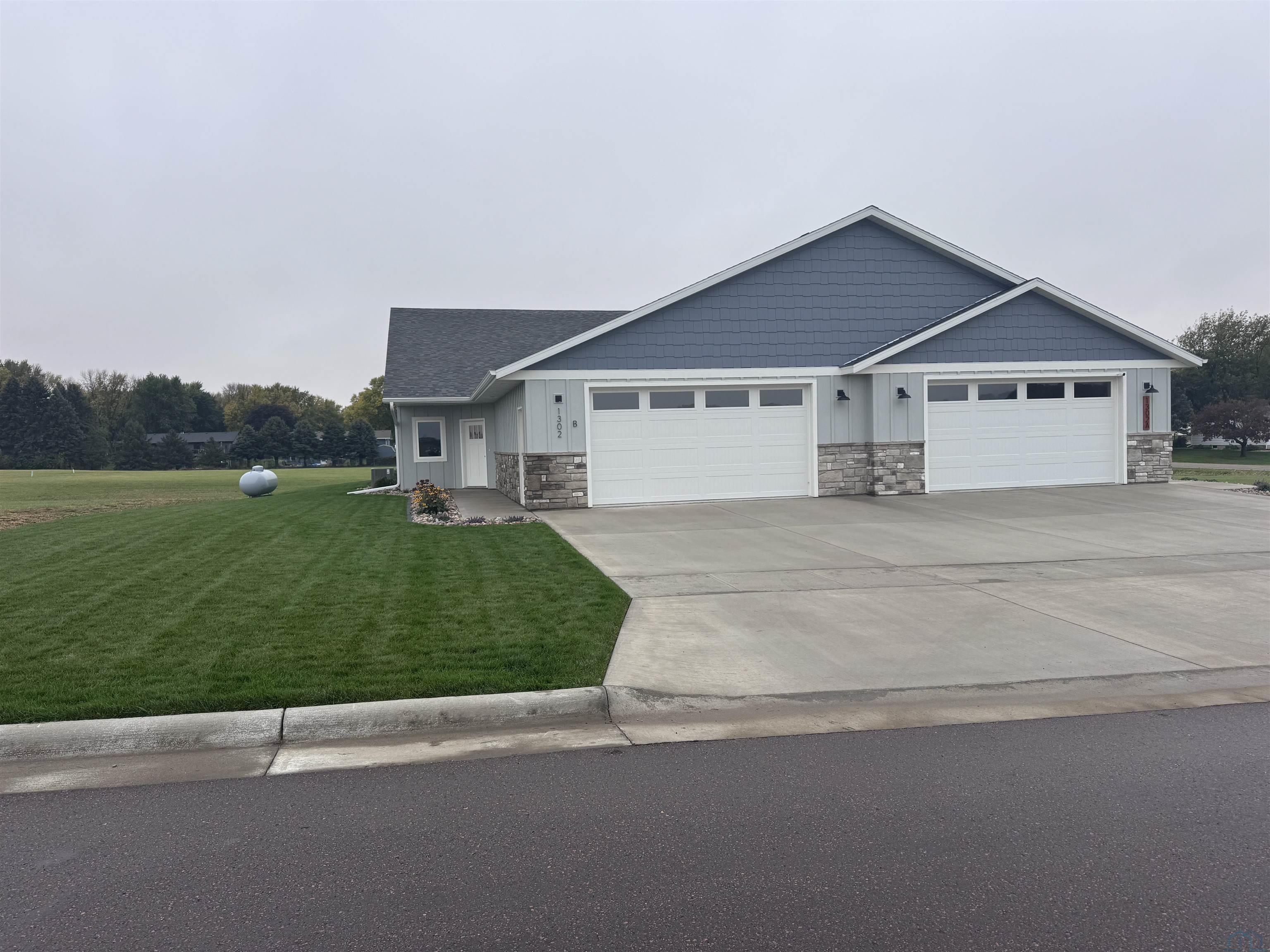 1302 Castle Street #B, Larchwood, IA 51241 