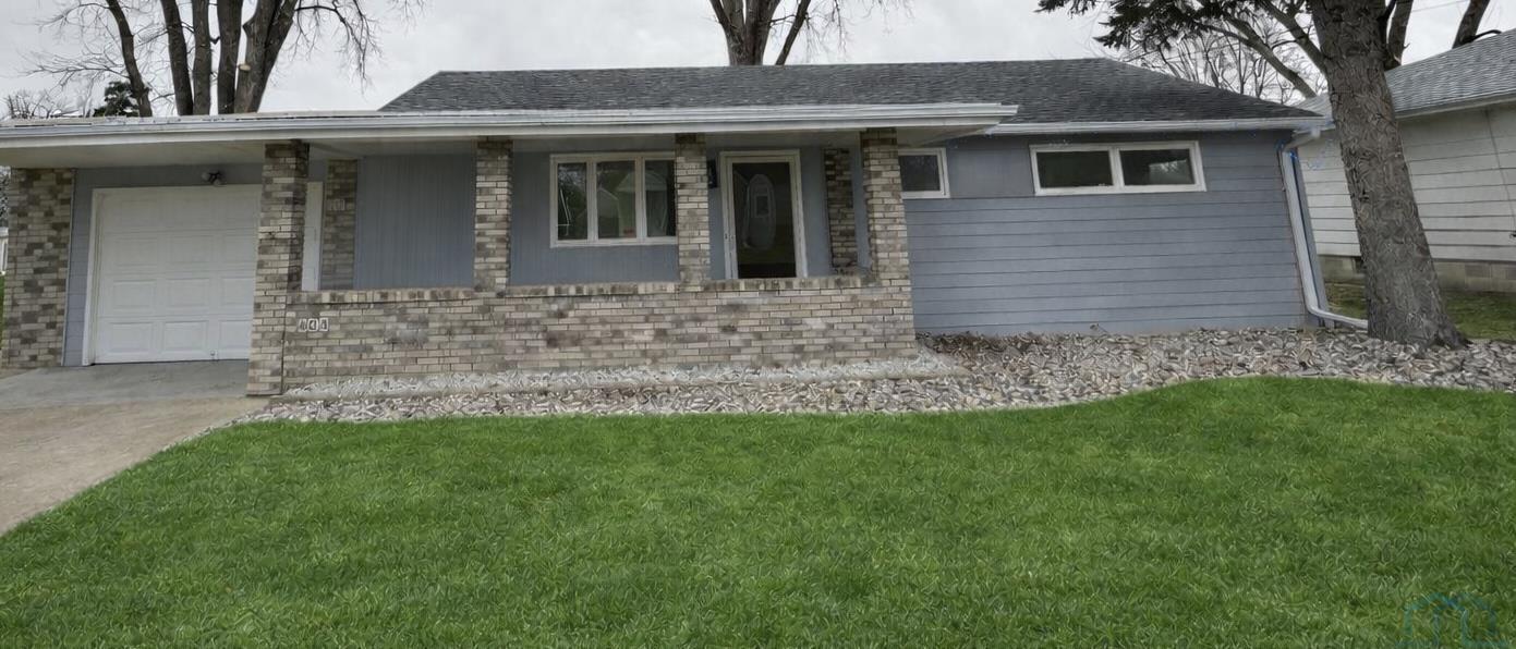 403 Victoria Ct, Sioux City, IA 51104 