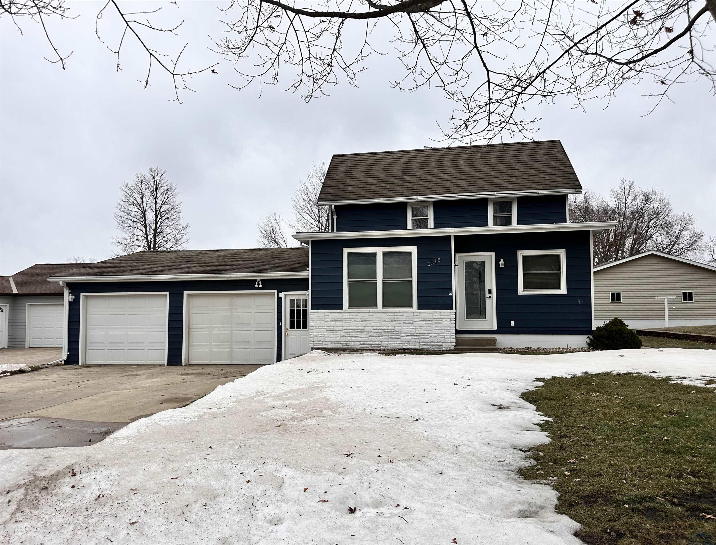 1215 5th Avenue, Alton, IA 51003 