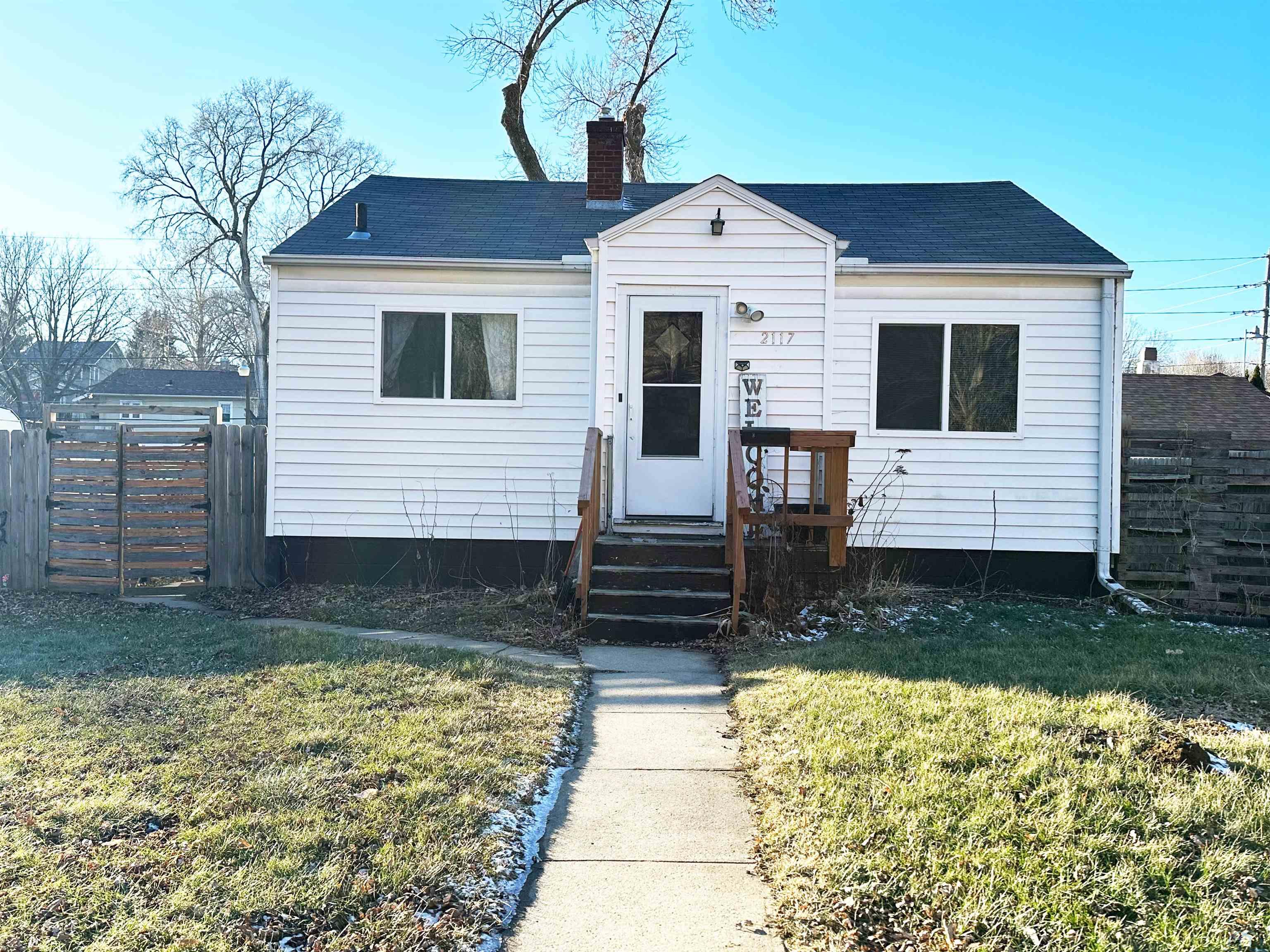 2117 VIRGINIA ST, Sioux City, IA 51104 