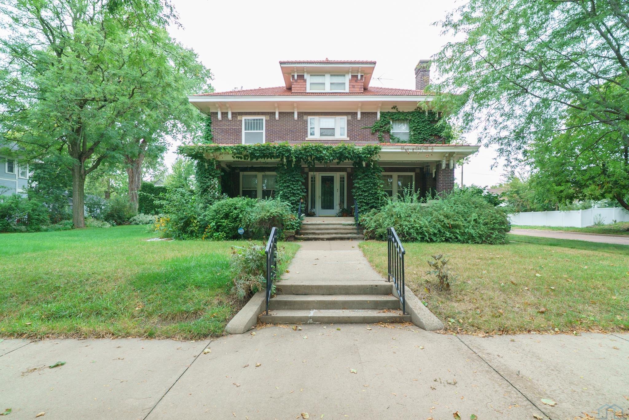 2423 JACKSON ST, Sioux City, IA 51104 
