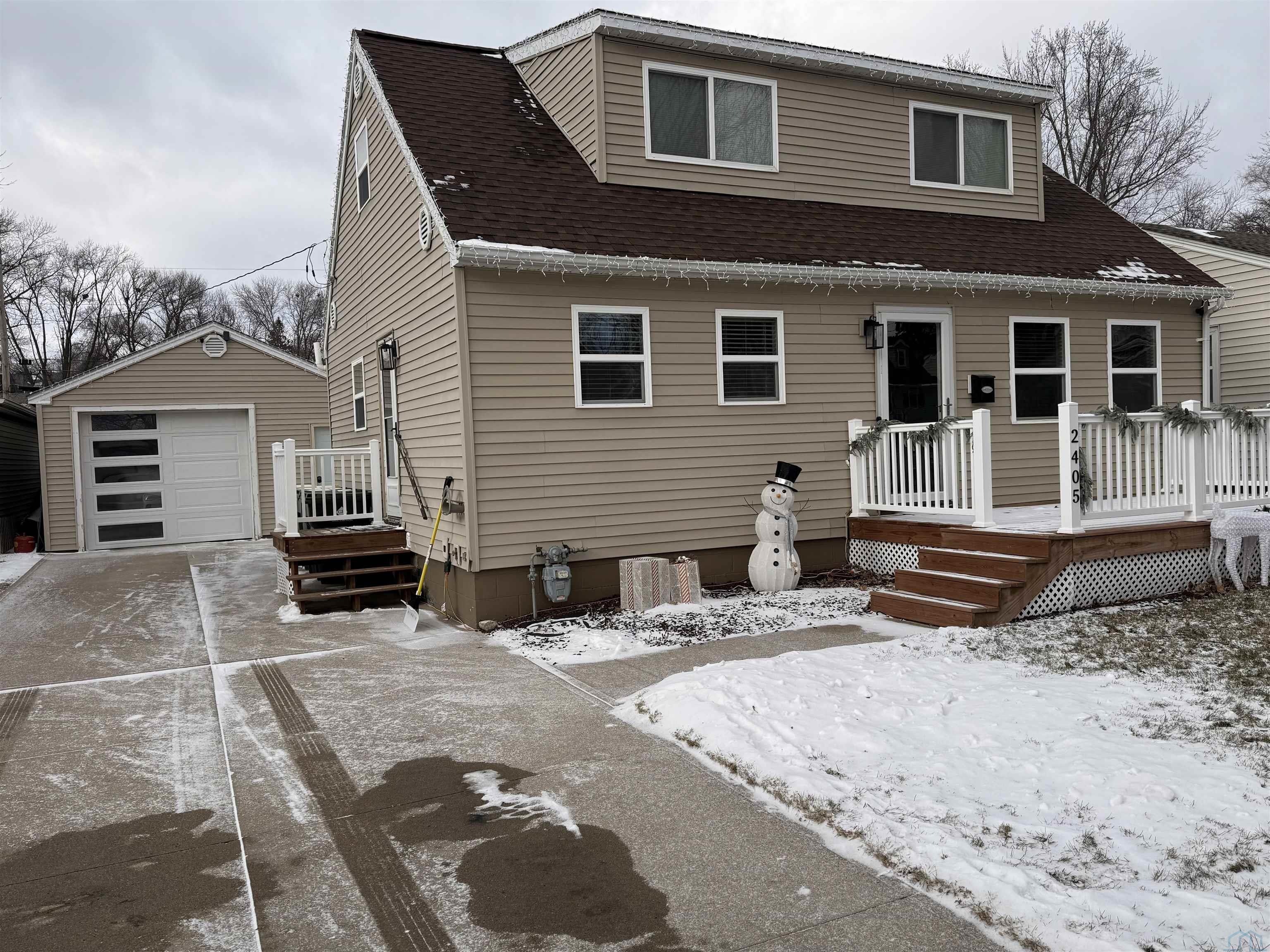 2405 OLIVE STREET S, Sioux City, IA 51106 