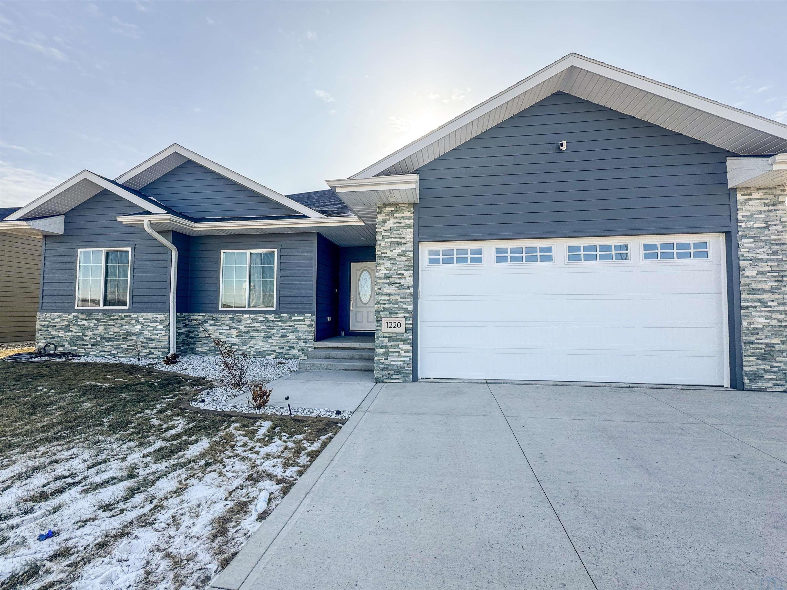 1220 17th St E, South Sioux City, NE 68776 