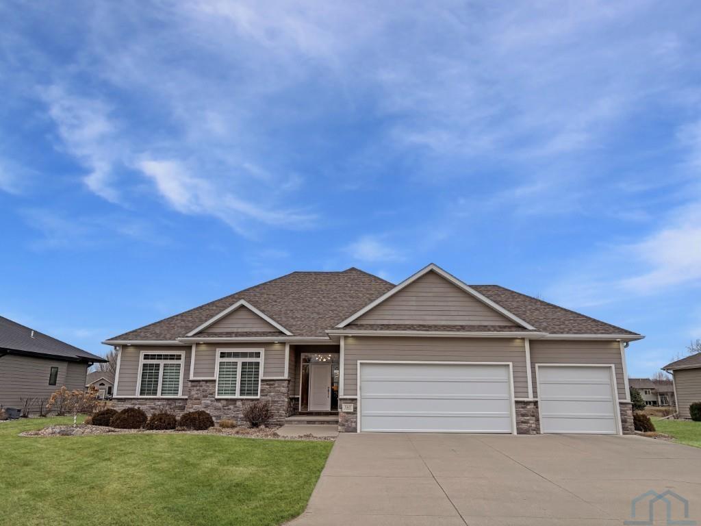 565 Pinehurst Tr E, Dakota Dunes, SD 57049 