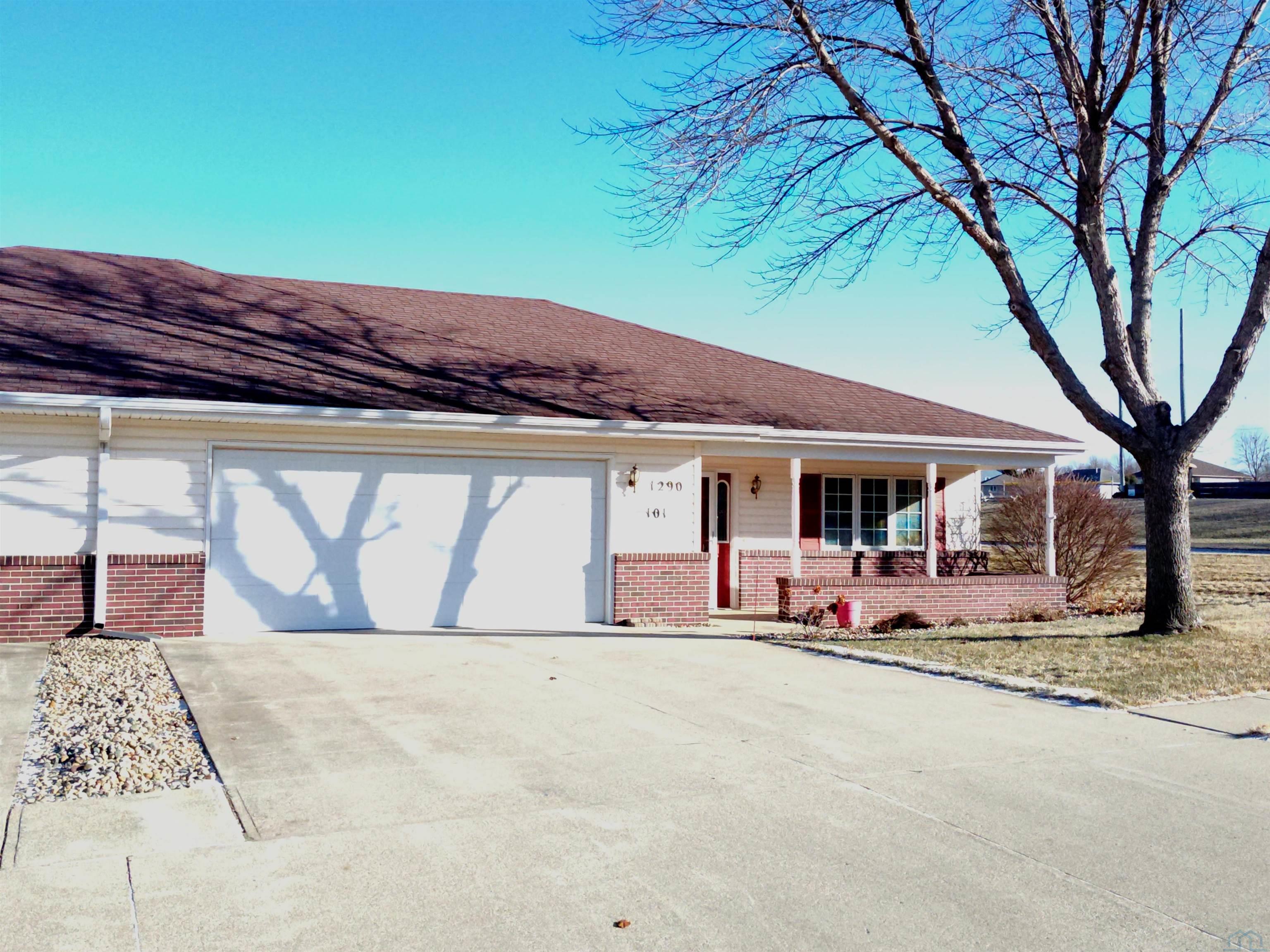 1290 2nd Ave SE, #101, LeMars, IA 51031 