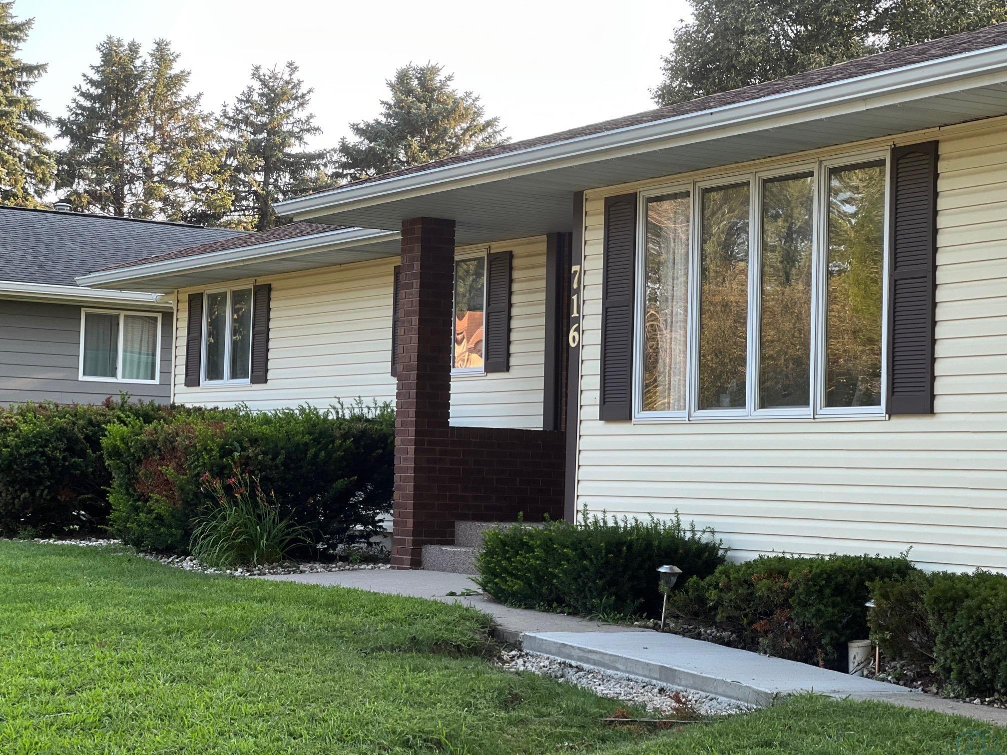 716 MEADOW LN, Storm Lake, IA 50588 