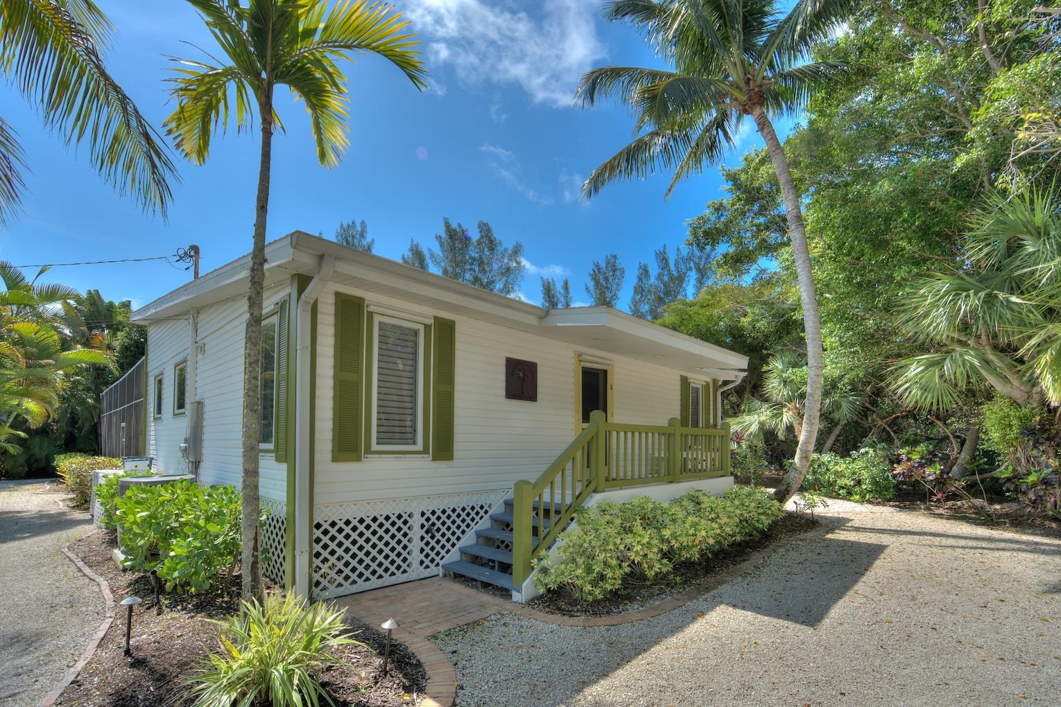 1827 Middle Gulf Dr, Sanibel, Florida 33957, 2 Bedrooms Bedrooms, ,2 BathroomsBathrooms,Residential,For Sale,Middle Gulf Dr,2220355