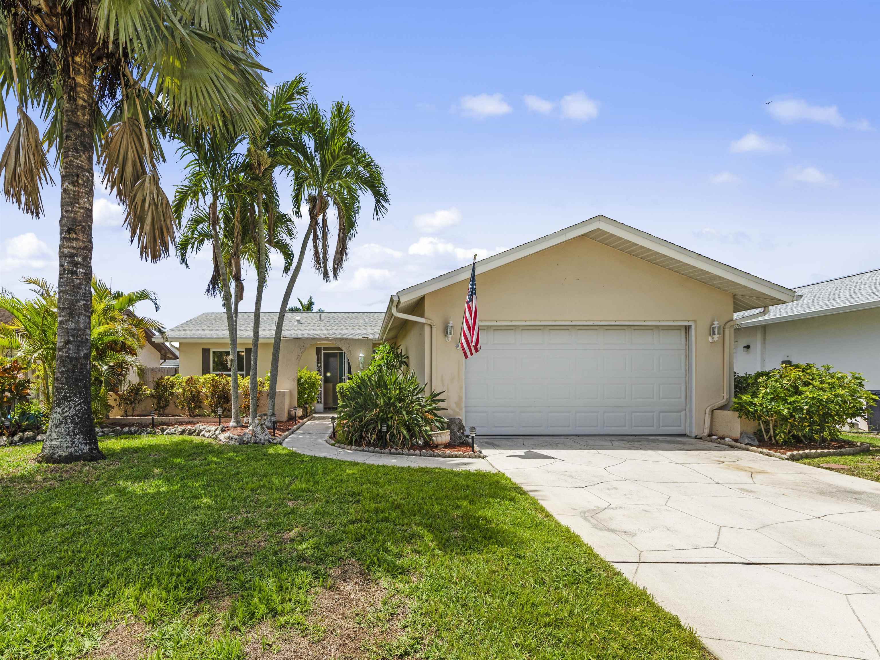 9829 Owlclover St, Fort Myers, Florida 33919, 3 Bedrooms Bedrooms, ,2 BathroomsBathrooms,Residential,For Sale,Owlclover St,2220373