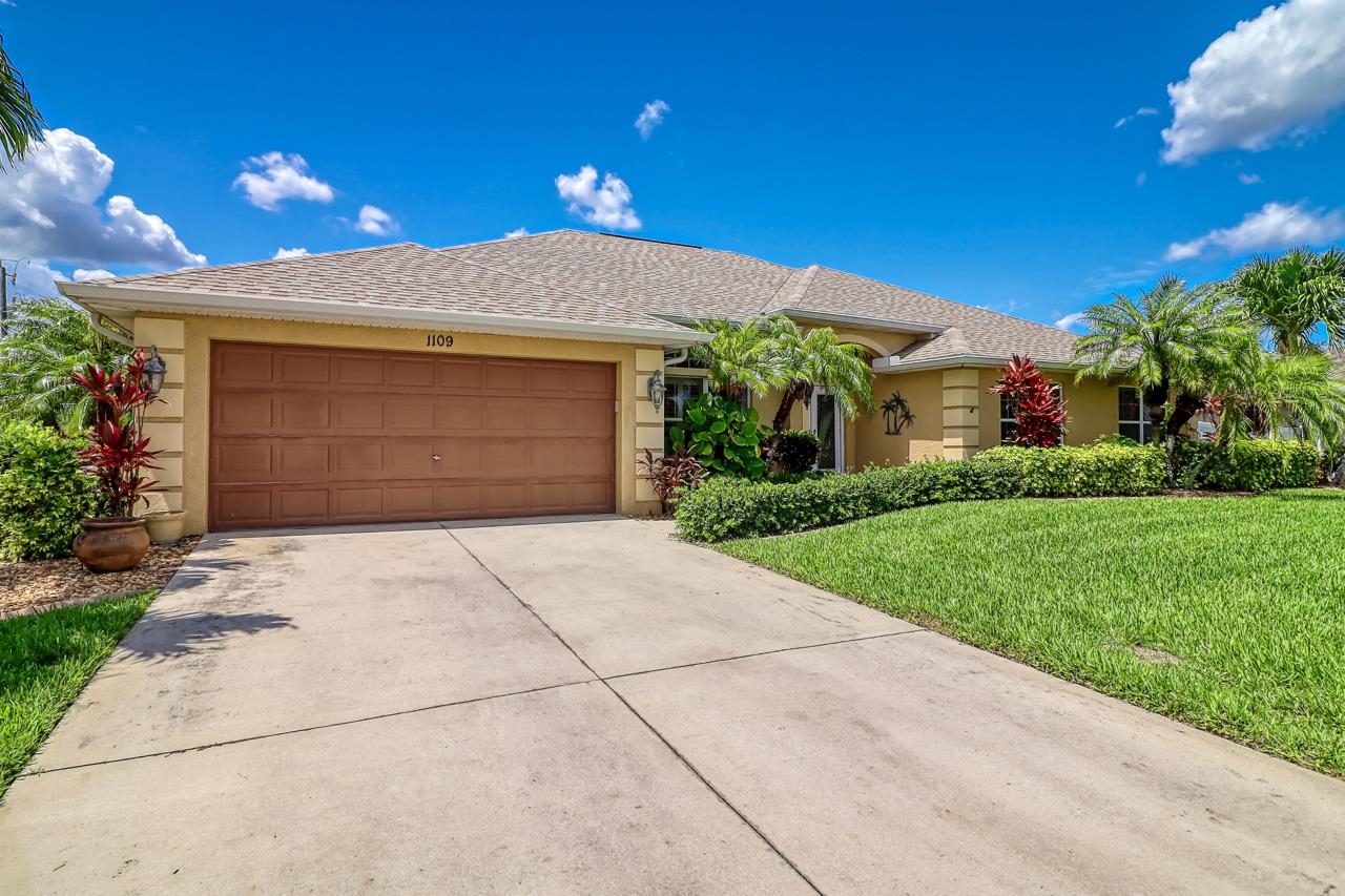1109 SW 46Th Ter, Cape Coral, Florida 33914, 4 Bedrooms Bedrooms, ,3 BathroomsBathrooms,Residential,For Sale,SW 46Th Ter,2220447