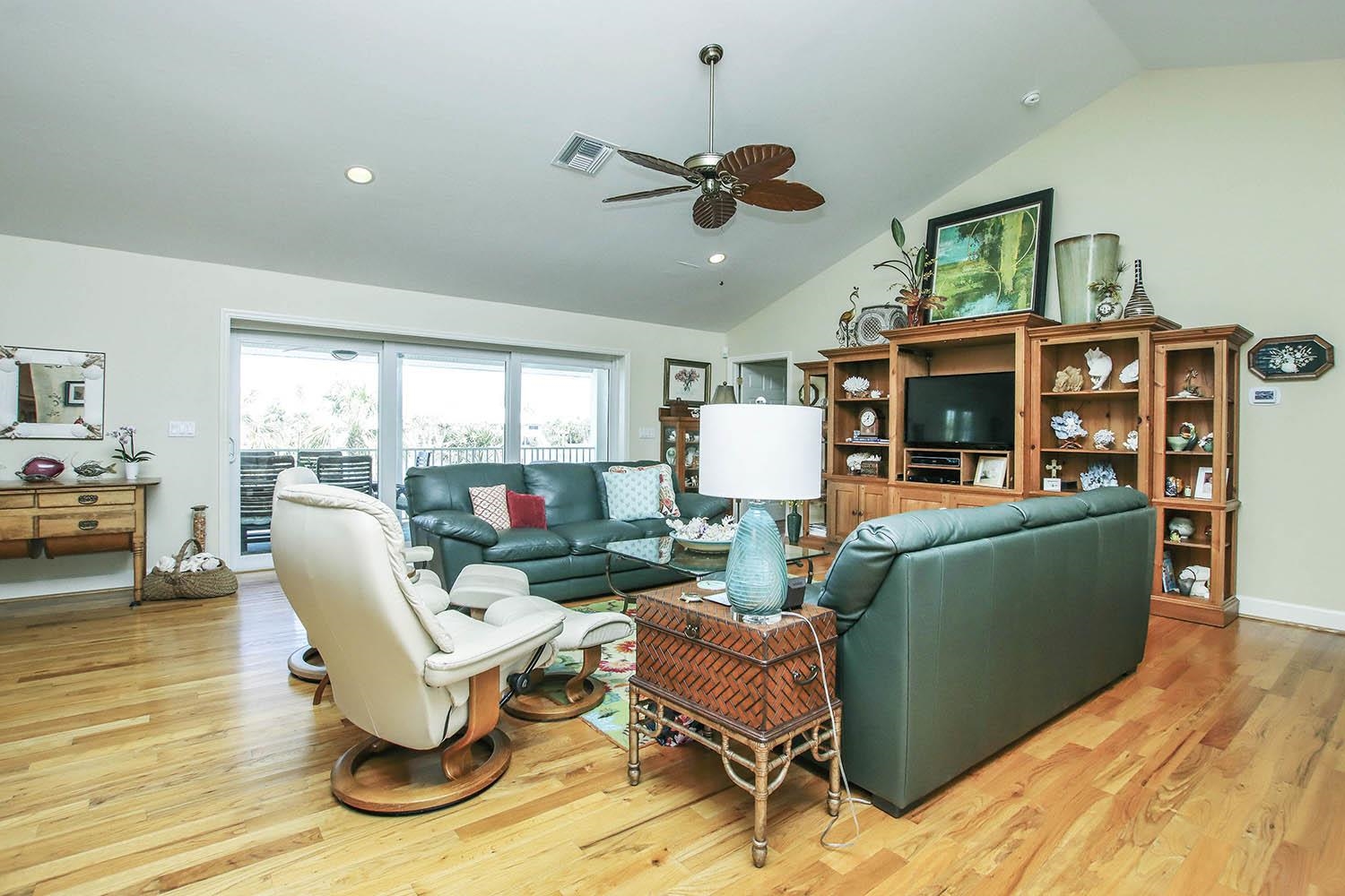 425 Lake Murex Cir, Sanibel, Florida 33957, 3 Bedrooms Bedrooms, ,2 BathroomsBathrooms,Residential,For Sale,Lake Murex Cir,2230379