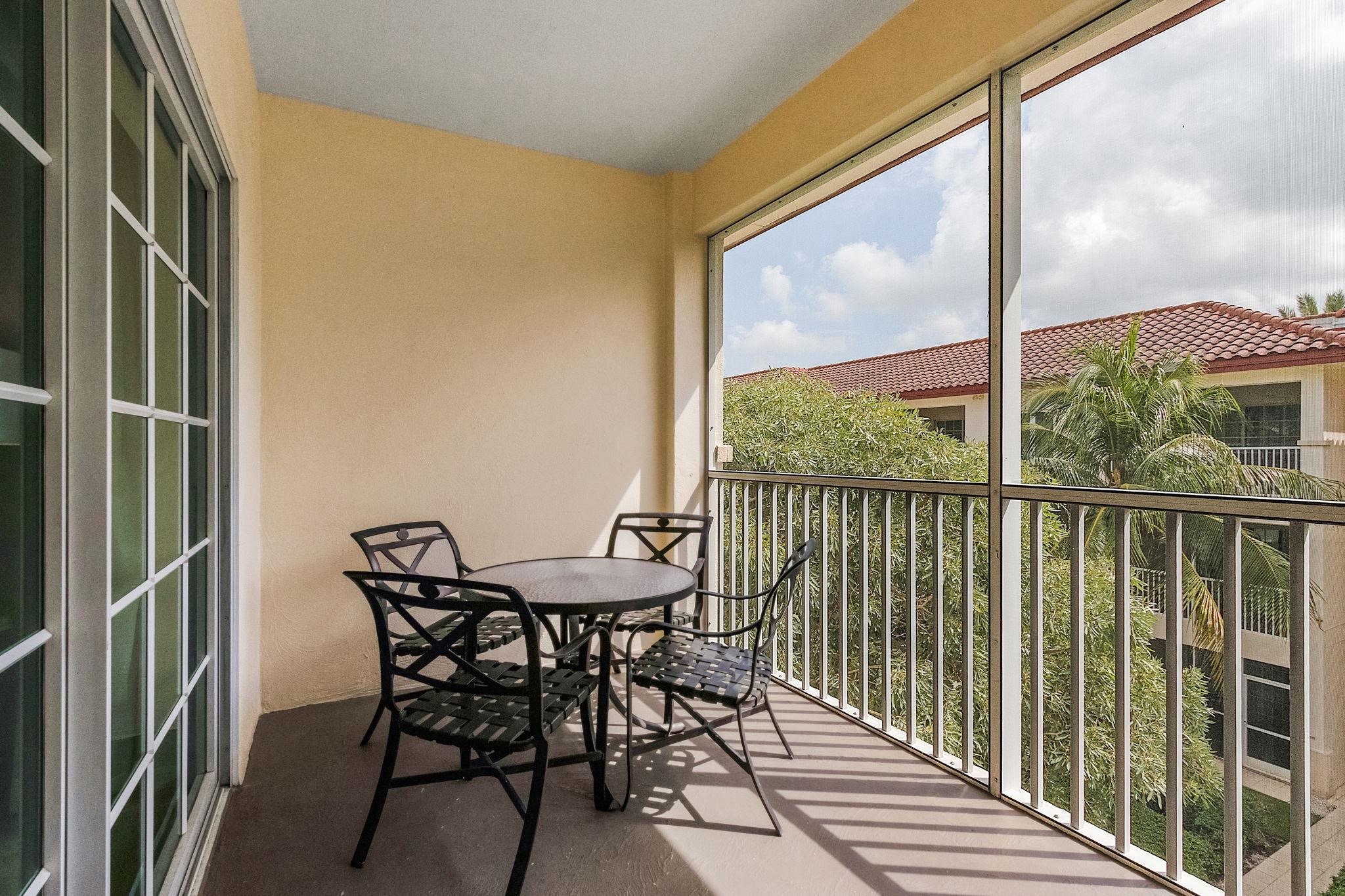 221 9Th St S, Naples, Florida 34102, 1 Bedroom Bedrooms, ,1 BathroomBathrooms,Condo,For Sale,9Th St S,2230455