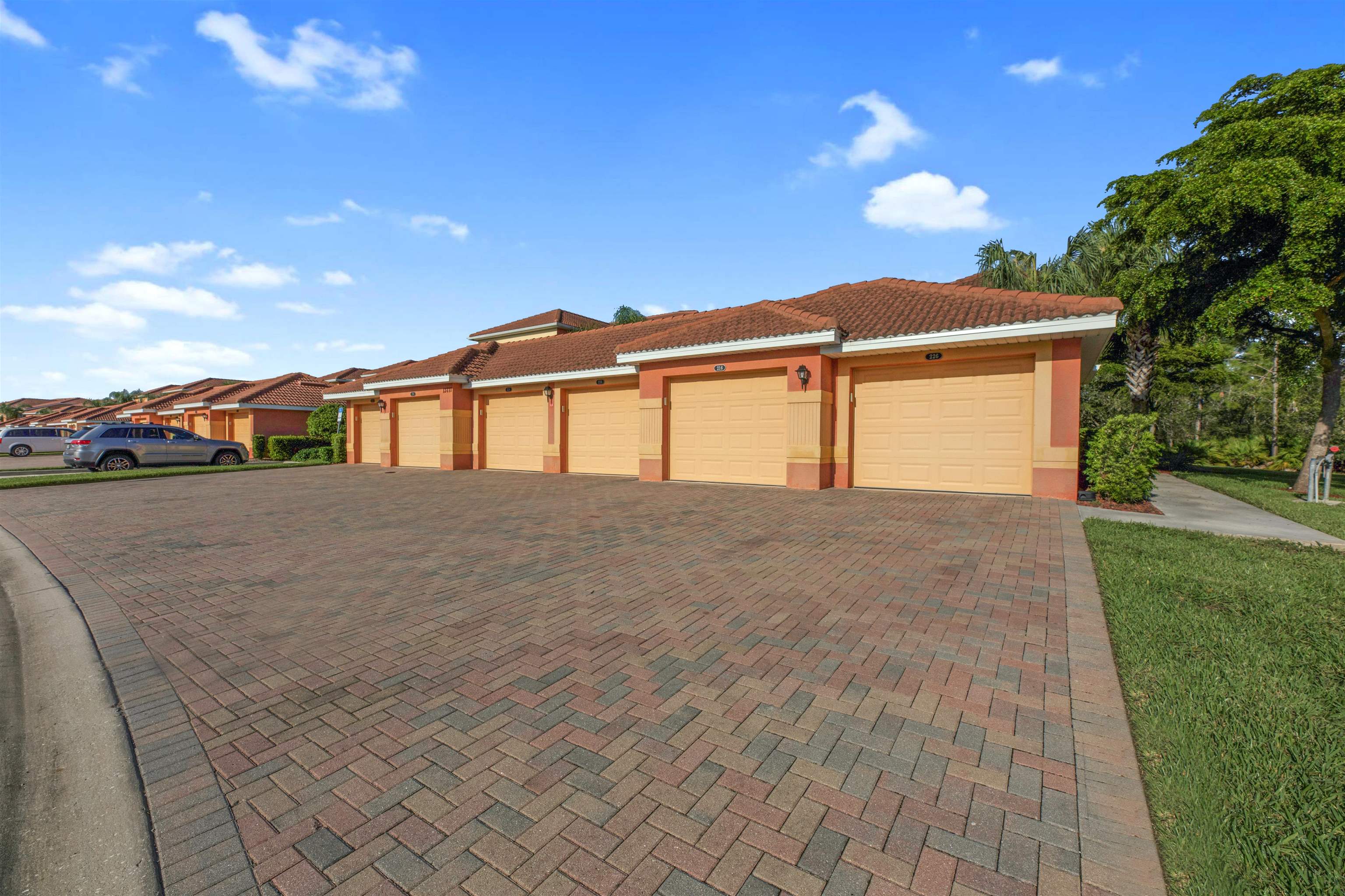 13771 Julias Way, Fort Myers, Florida 33919, 2 Bedrooms Bedrooms, ,2 BathroomsBathrooms,Condo,For Sale,Julias Way,2230840