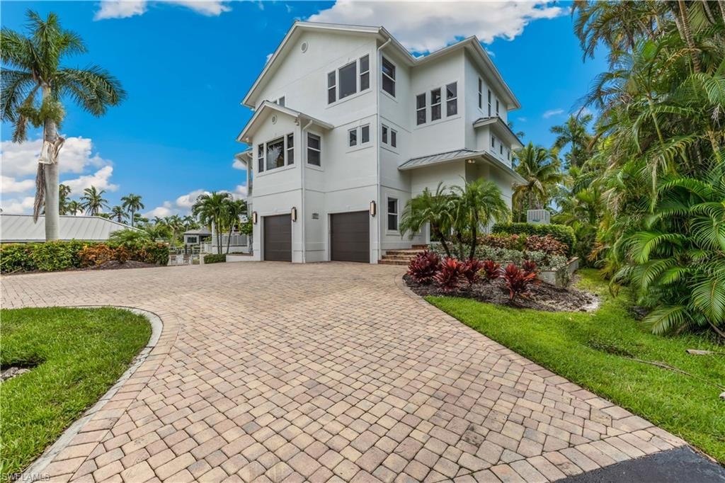 901 Robalo Dr, Fort Myers, Florida 33919, 5 Bedrooms Bedrooms, ,5 BathroomsBathrooms,Residential,For Sale,Robalo Dr,2230902