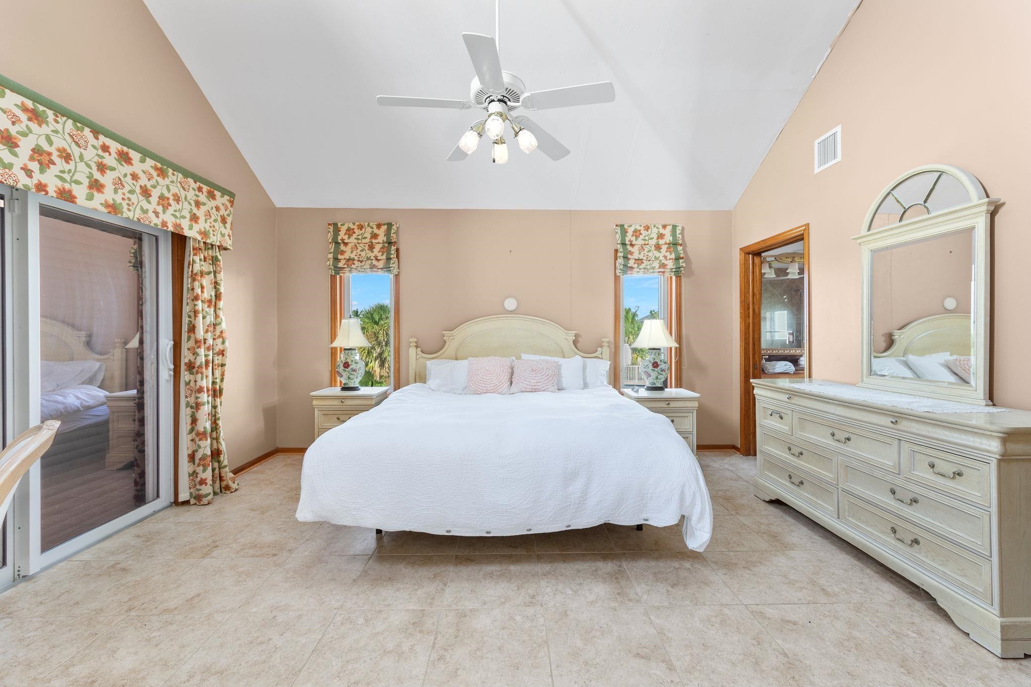 1318 Seaspray Ln, Sanibel, Florida 33957, 5 Bedrooms Bedrooms, ,3 BathroomsBathrooms,Residential,For Sale,Seaspray Ln,2231083