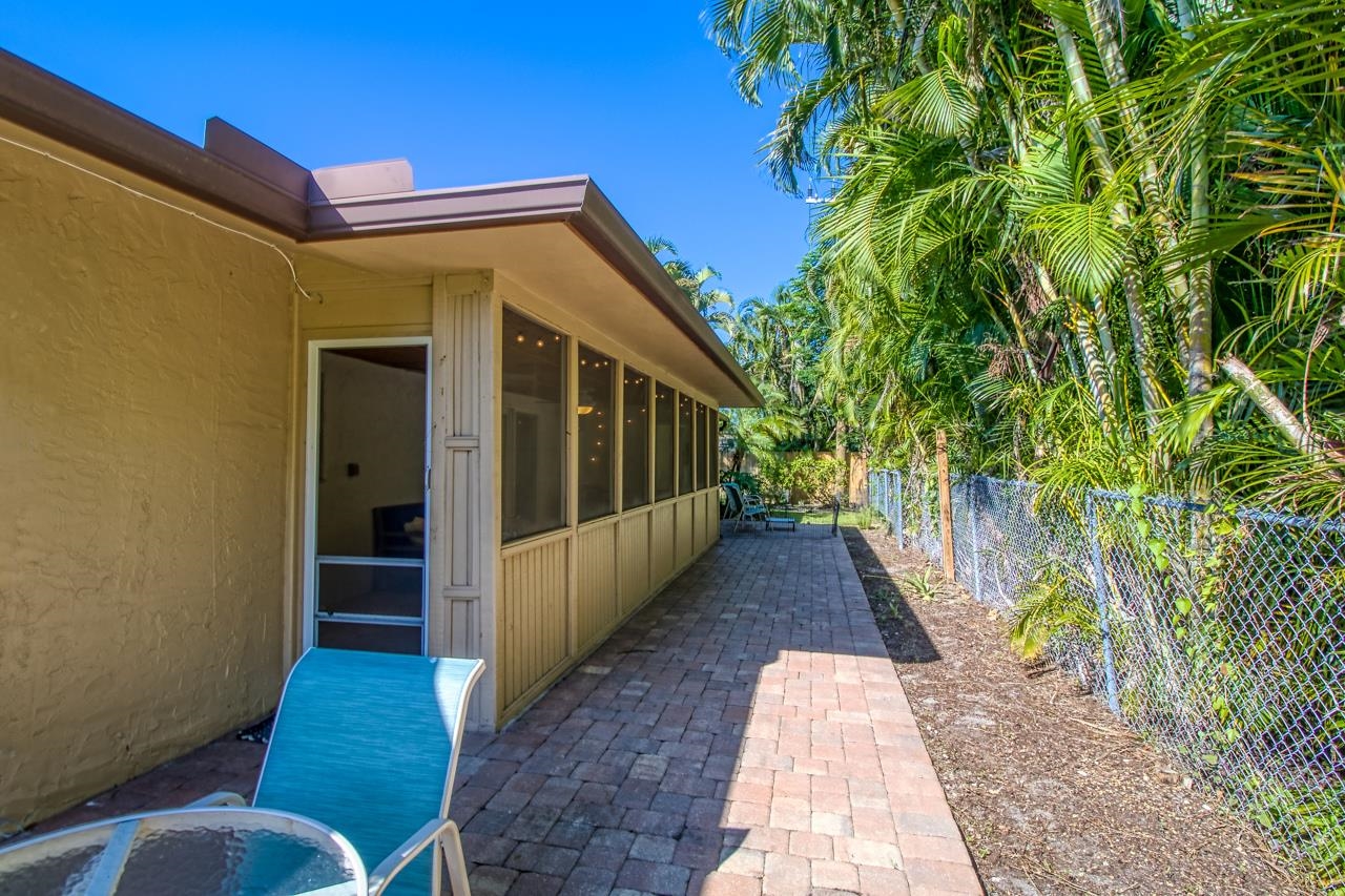 1033 North Town and River Dr, Fort Myers, Florida 33919, 3 Bedrooms Bedrooms, ,2 BathroomsBathrooms,Residential,For Sale,North Town and River Dr,2240200