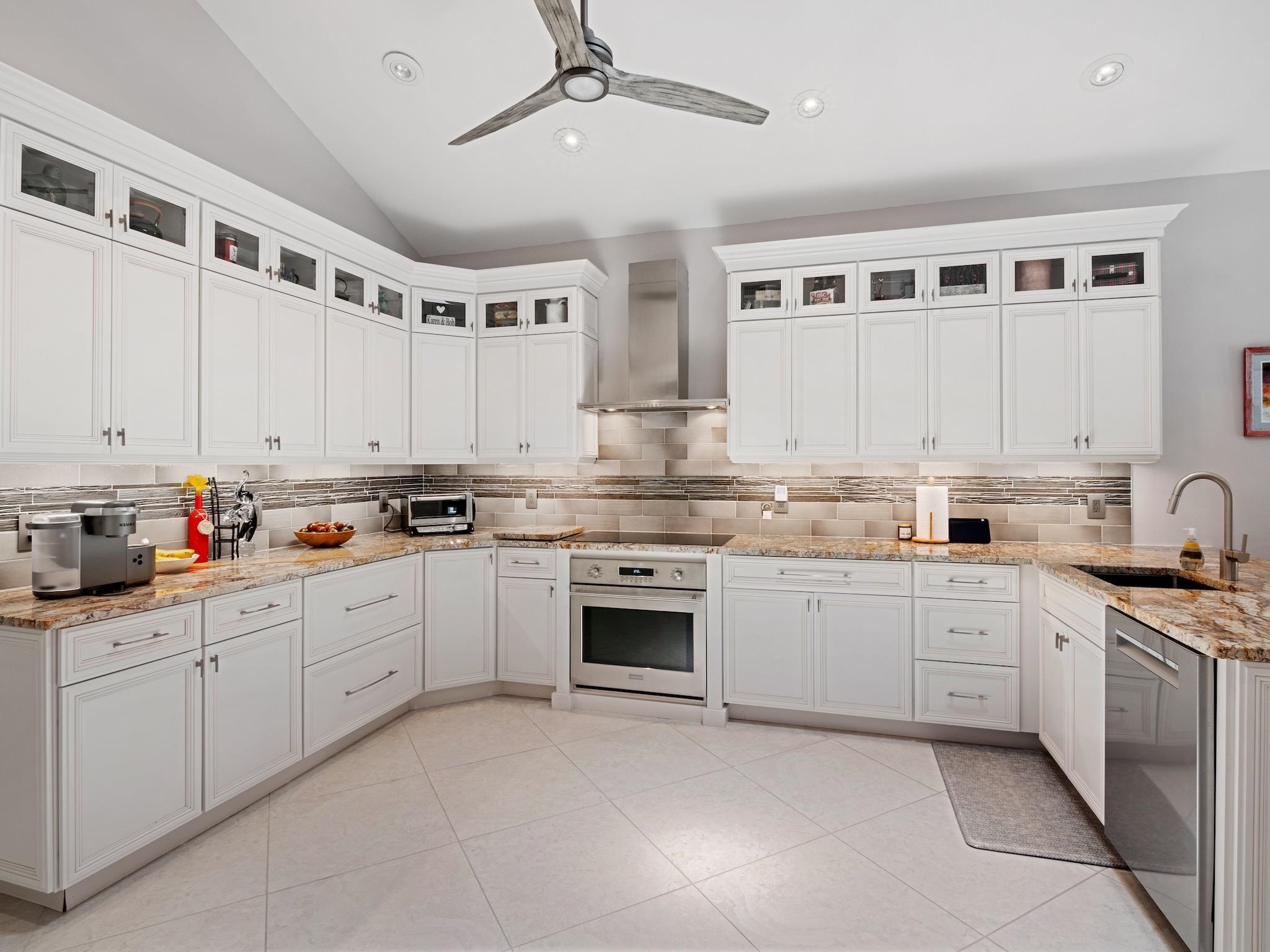 9439 Cotten Ct, Sanibel, FL 33957