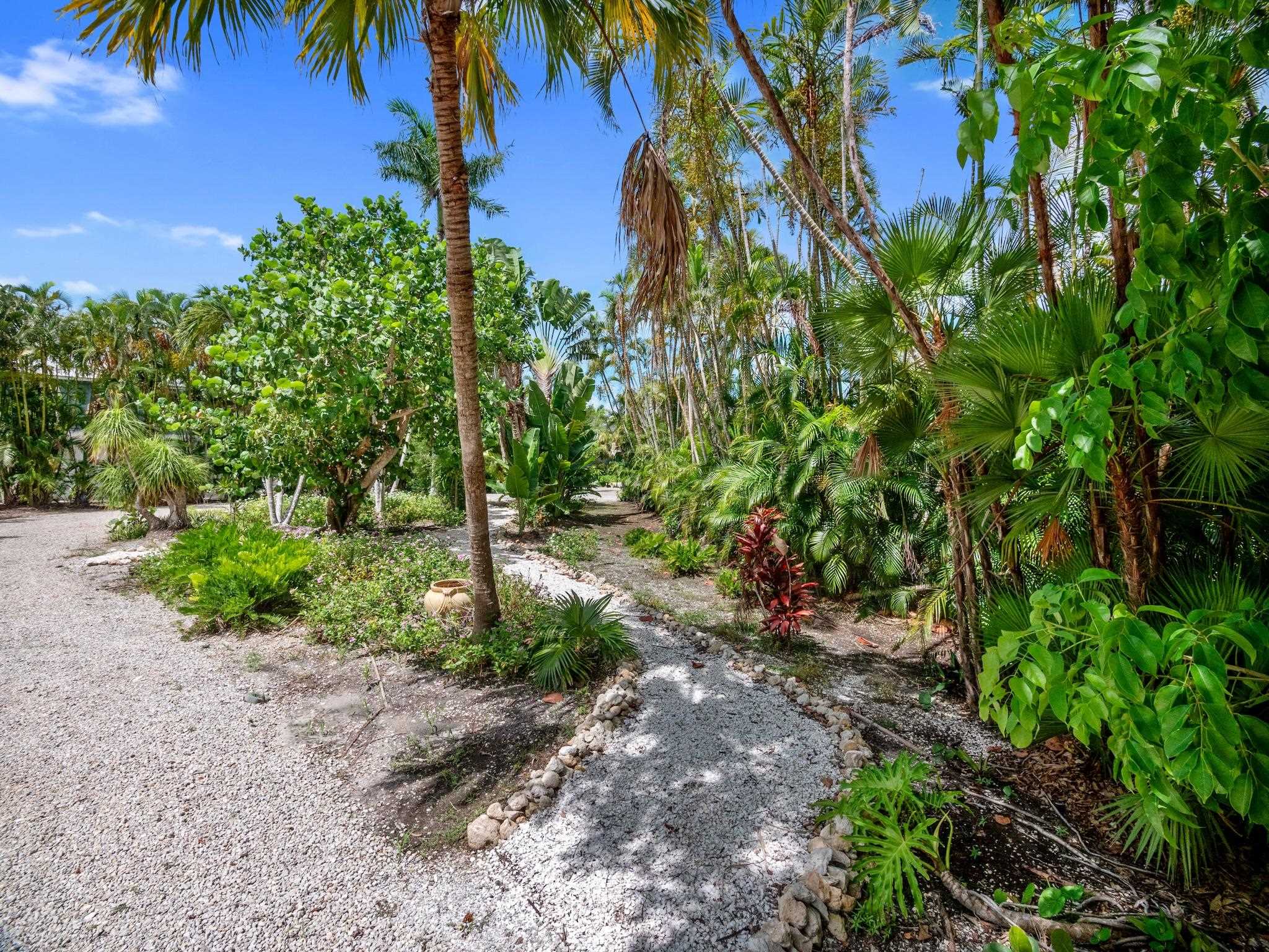 9439 Cotten Ct, Sanibel, FL 33957