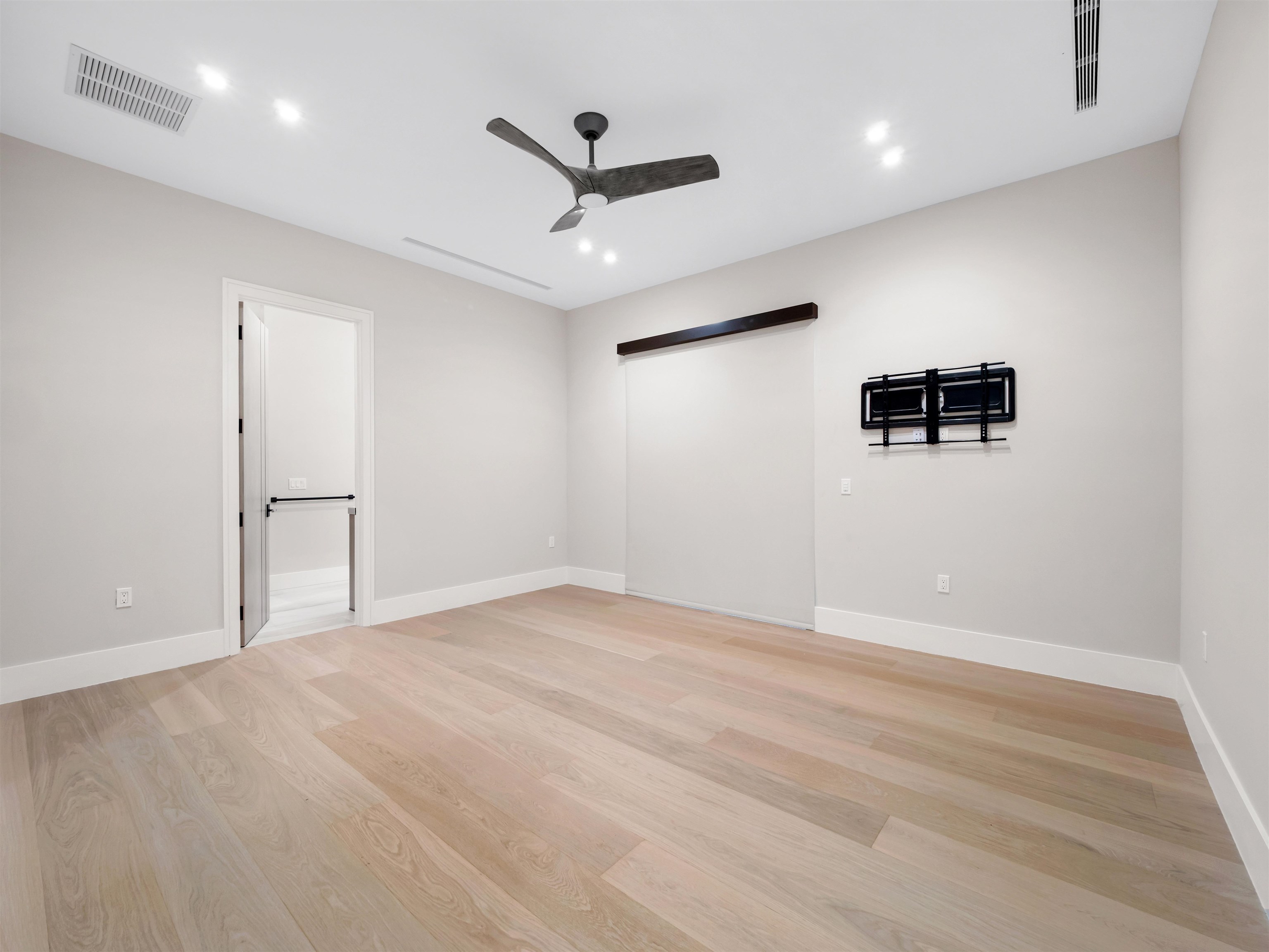 Sanibel, Florida, 33957, United States, 4 Bedrooms Bedrooms, ,0.1 BathroomBathrooms,Residential,For Sale,1967321