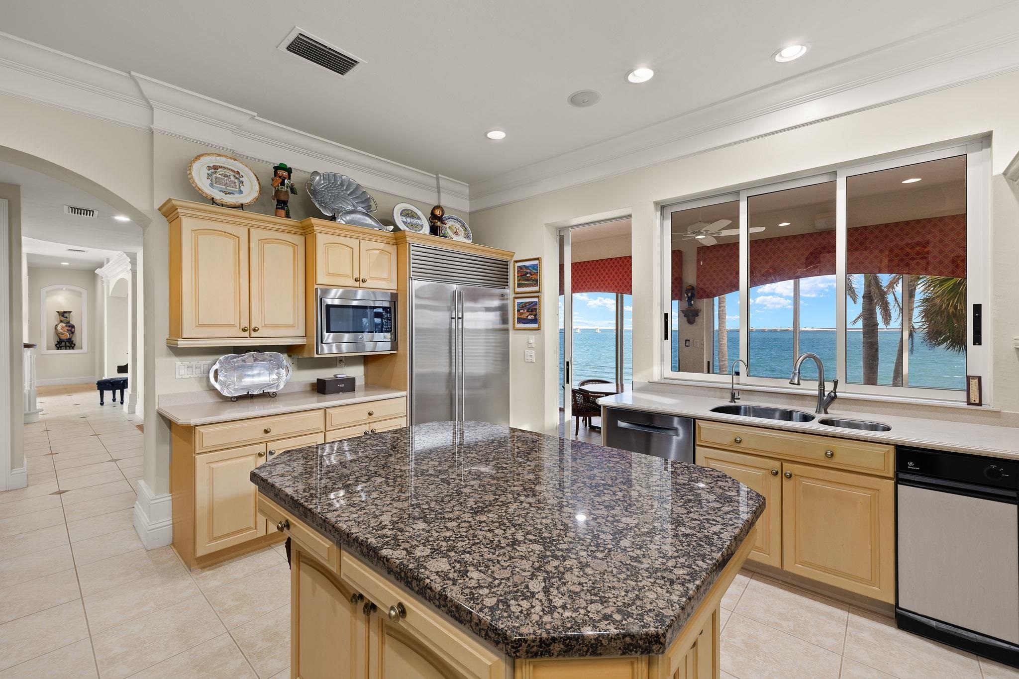 628 Lighthouse Way, Sanibel, FL 33957