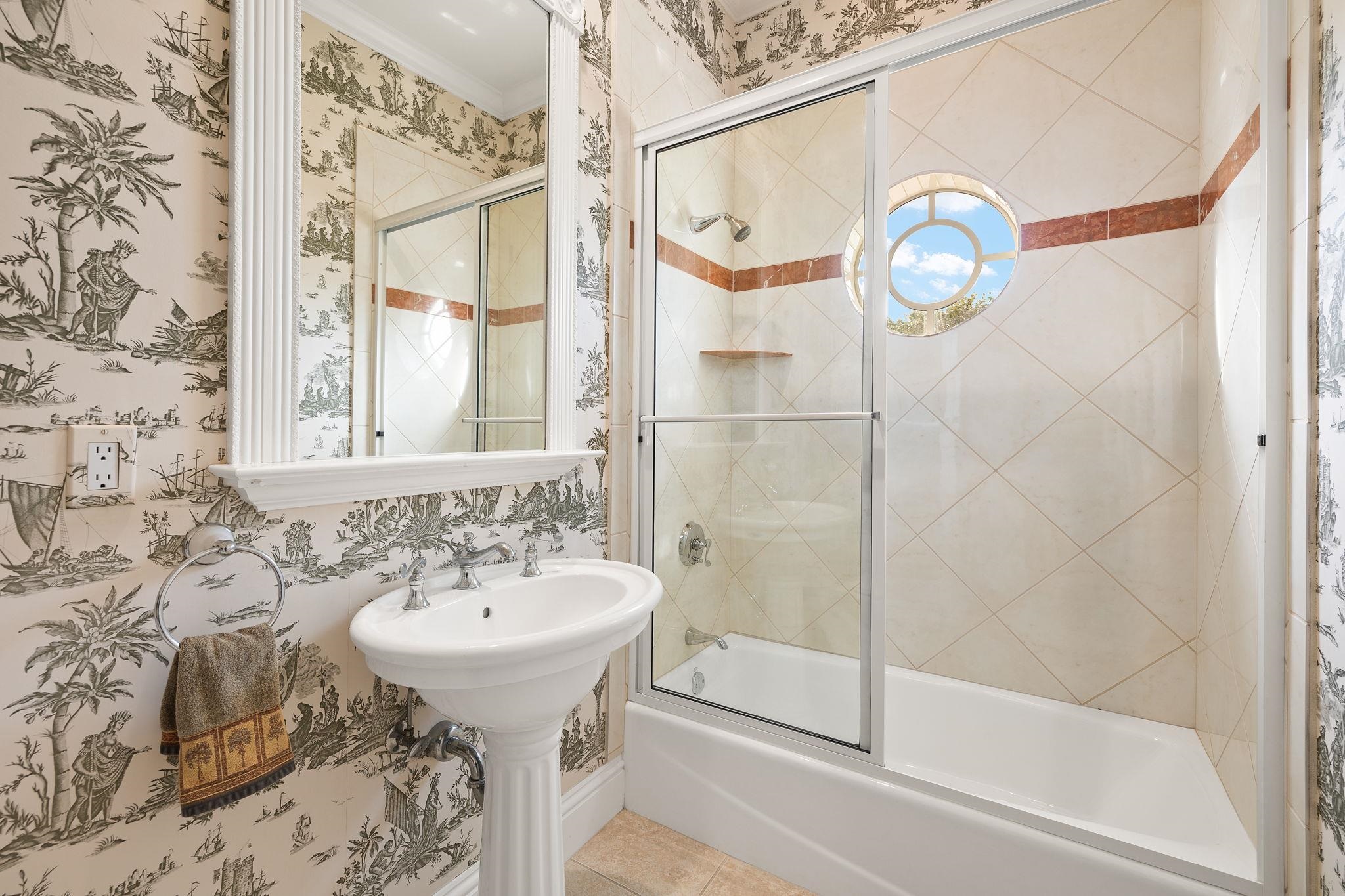 628 Lighthouse Way, Sanibel, FL 33957