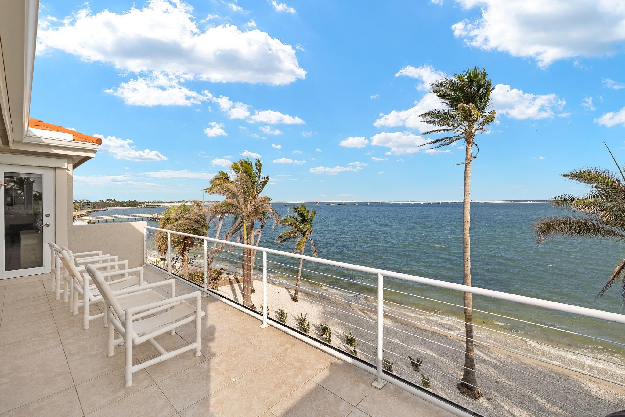 628 Lighthouse Way, Sanibel, FL 33957