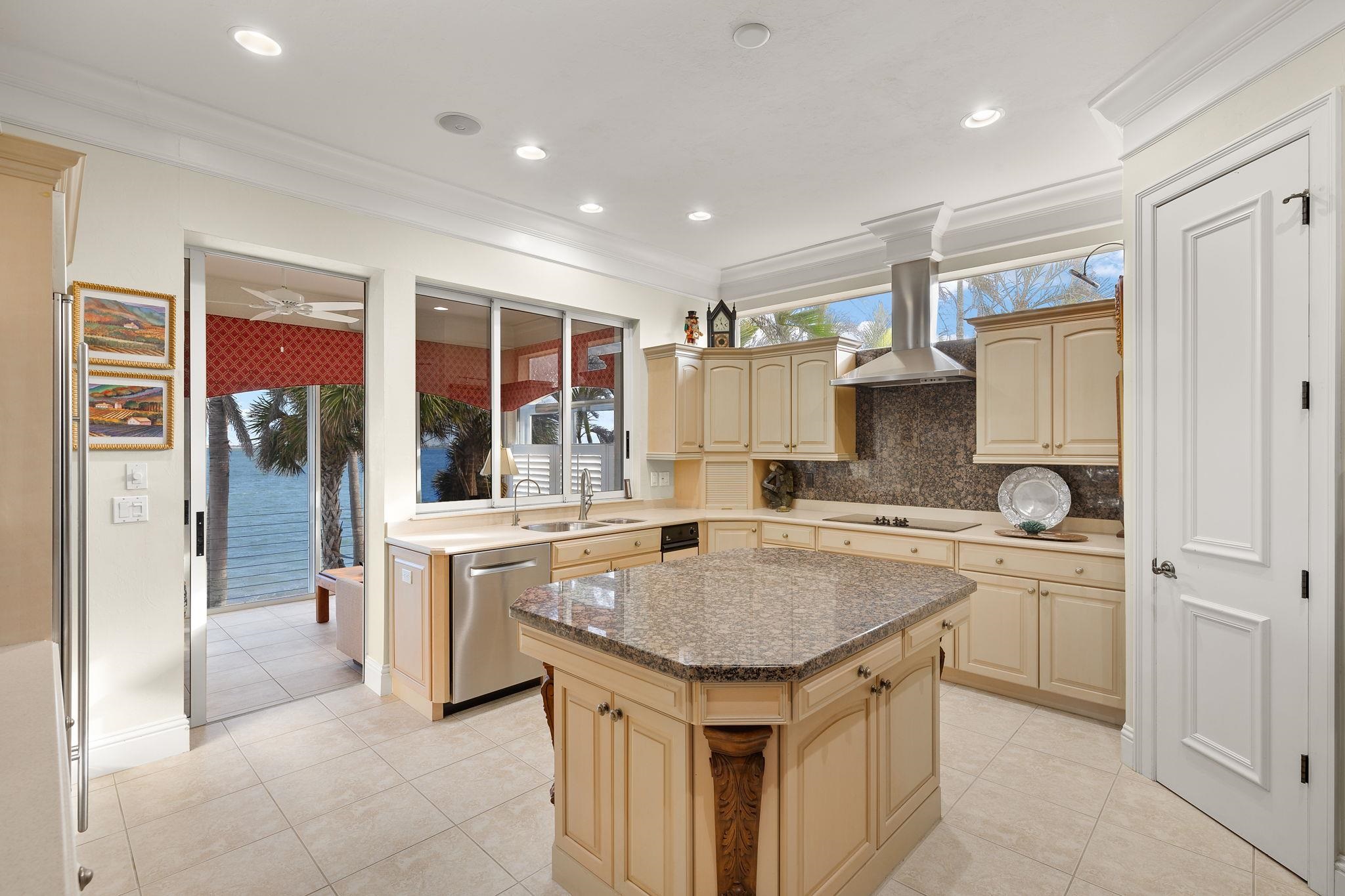 628 Lighthouse Way, Sanibel, FL 33957