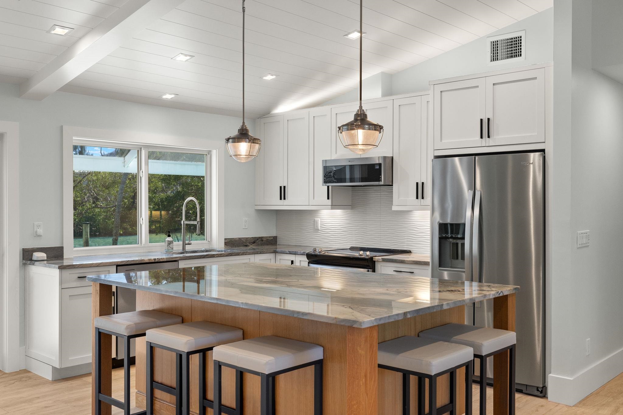1672 Hibiscus Dr, Sanibel, FL 33957