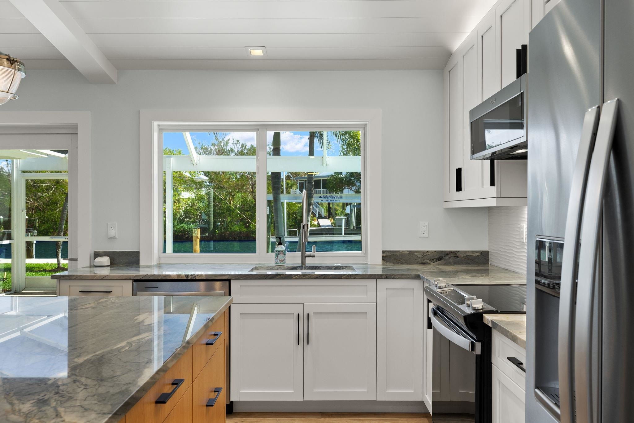 1672 Hibiscus Dr, Sanibel, FL 33957