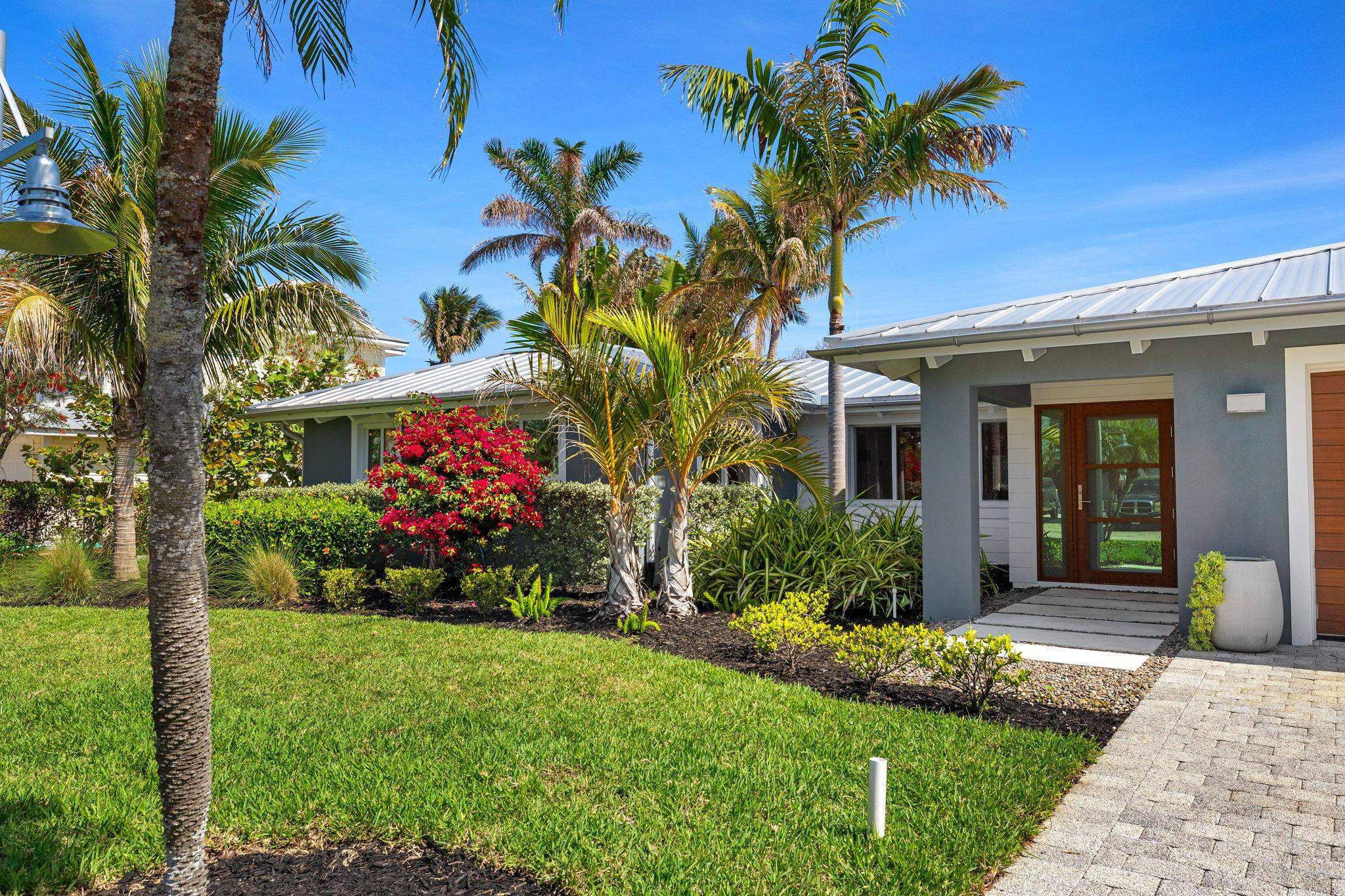 1672 Hibiscus Dr, Sanibel, FL 33957