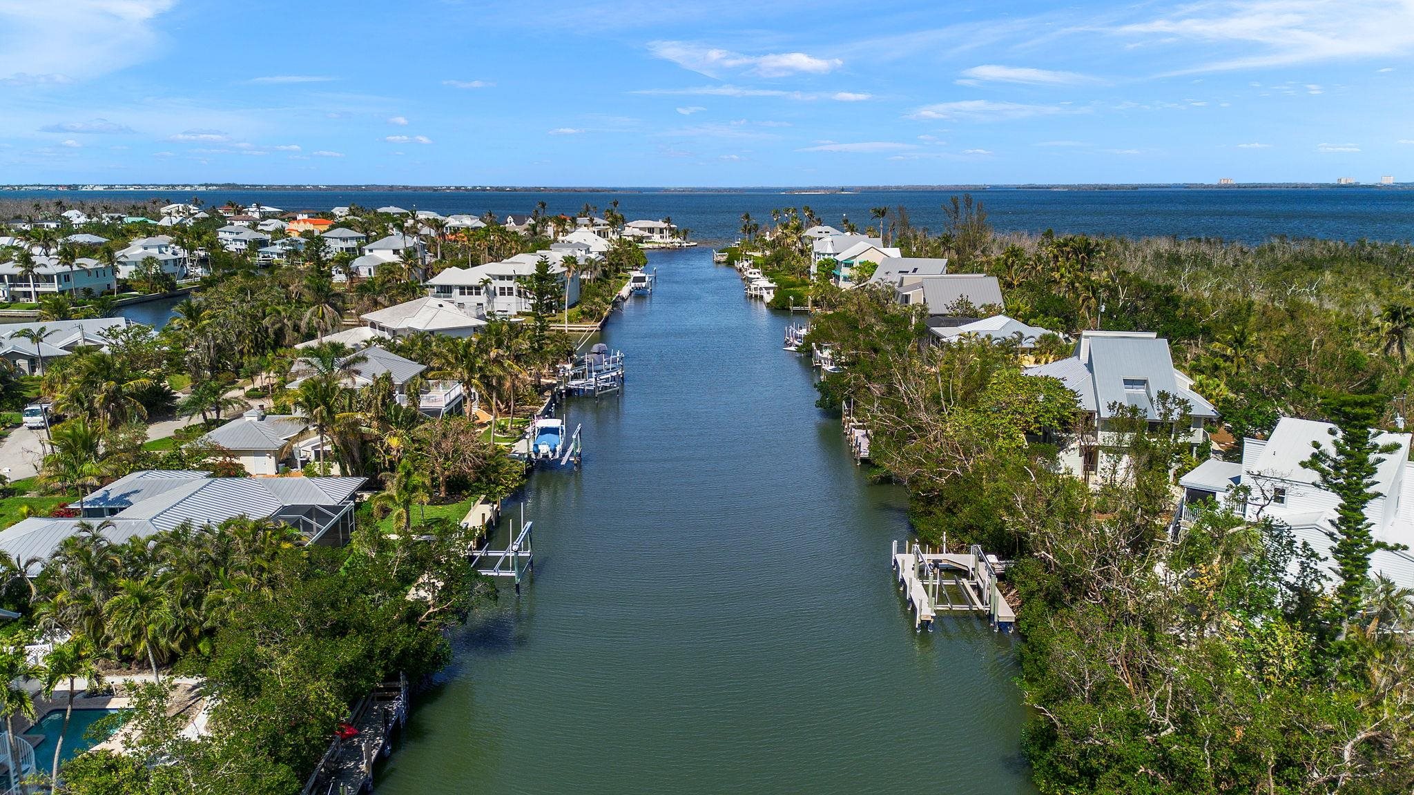 1672 Hibiscus Dr, Sanibel, FL 33957