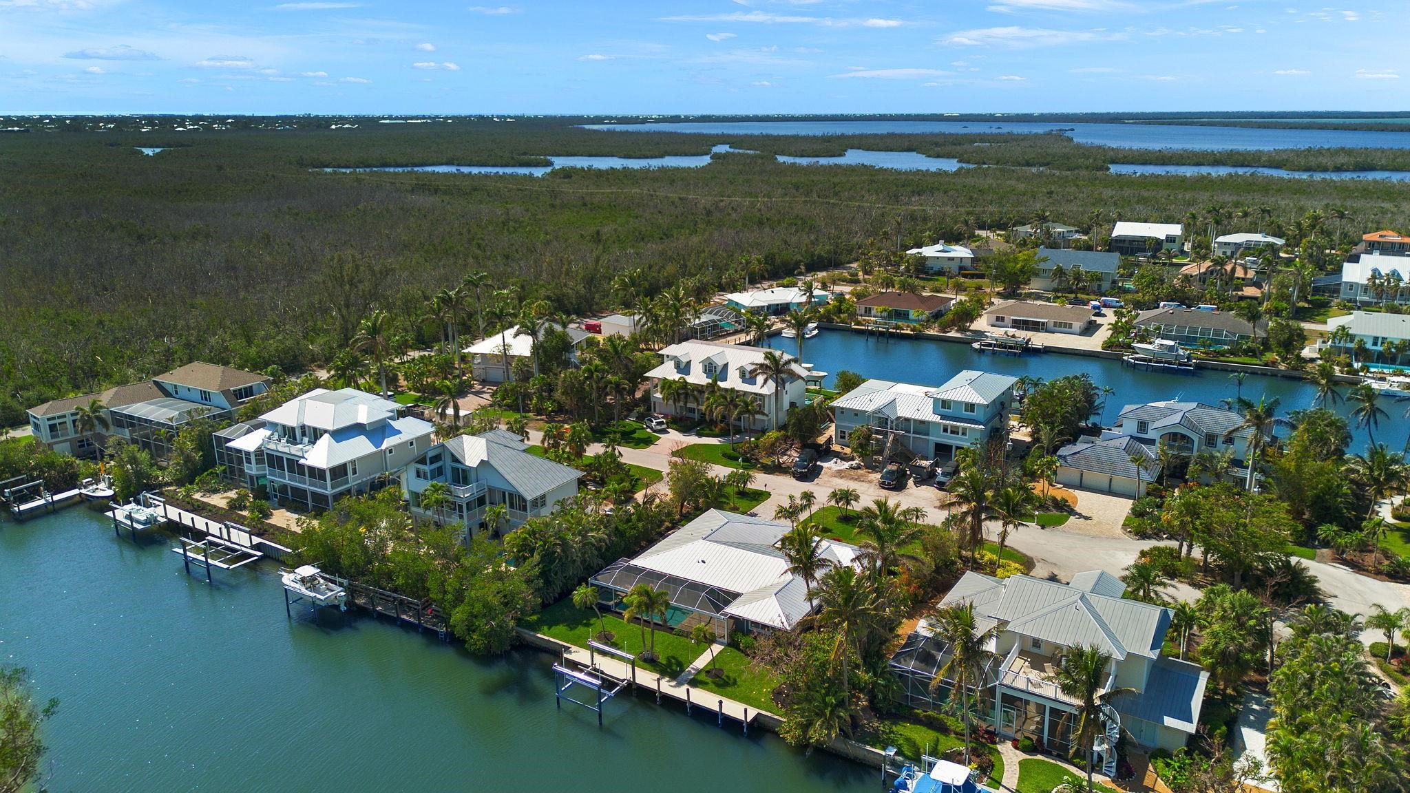 1672 Hibiscus Dr, Sanibel, FL 33957