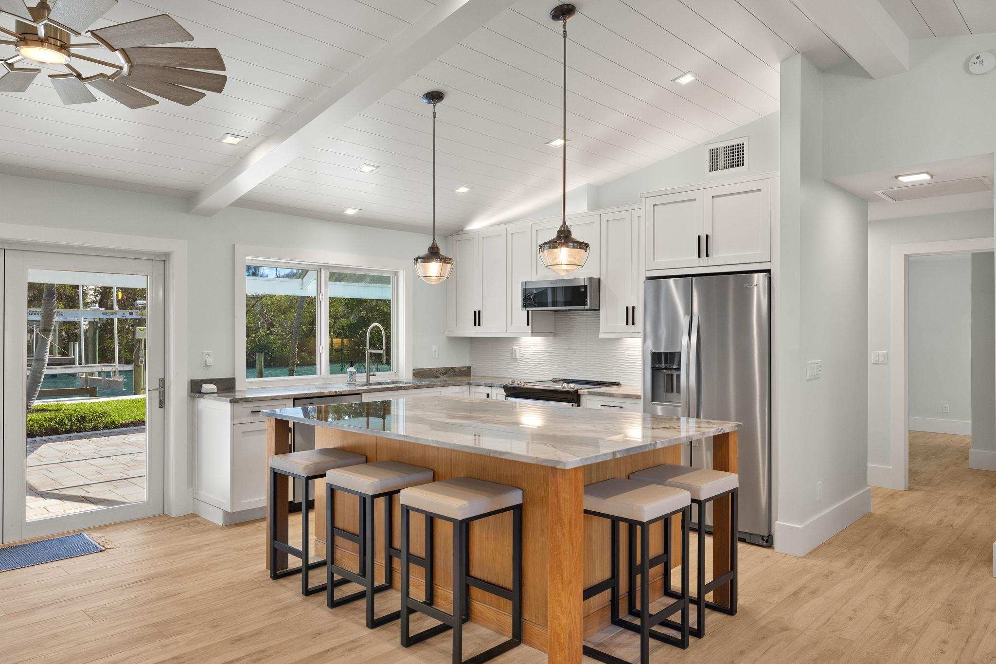 1672 Hibiscus Dr, Sanibel, FL 33957