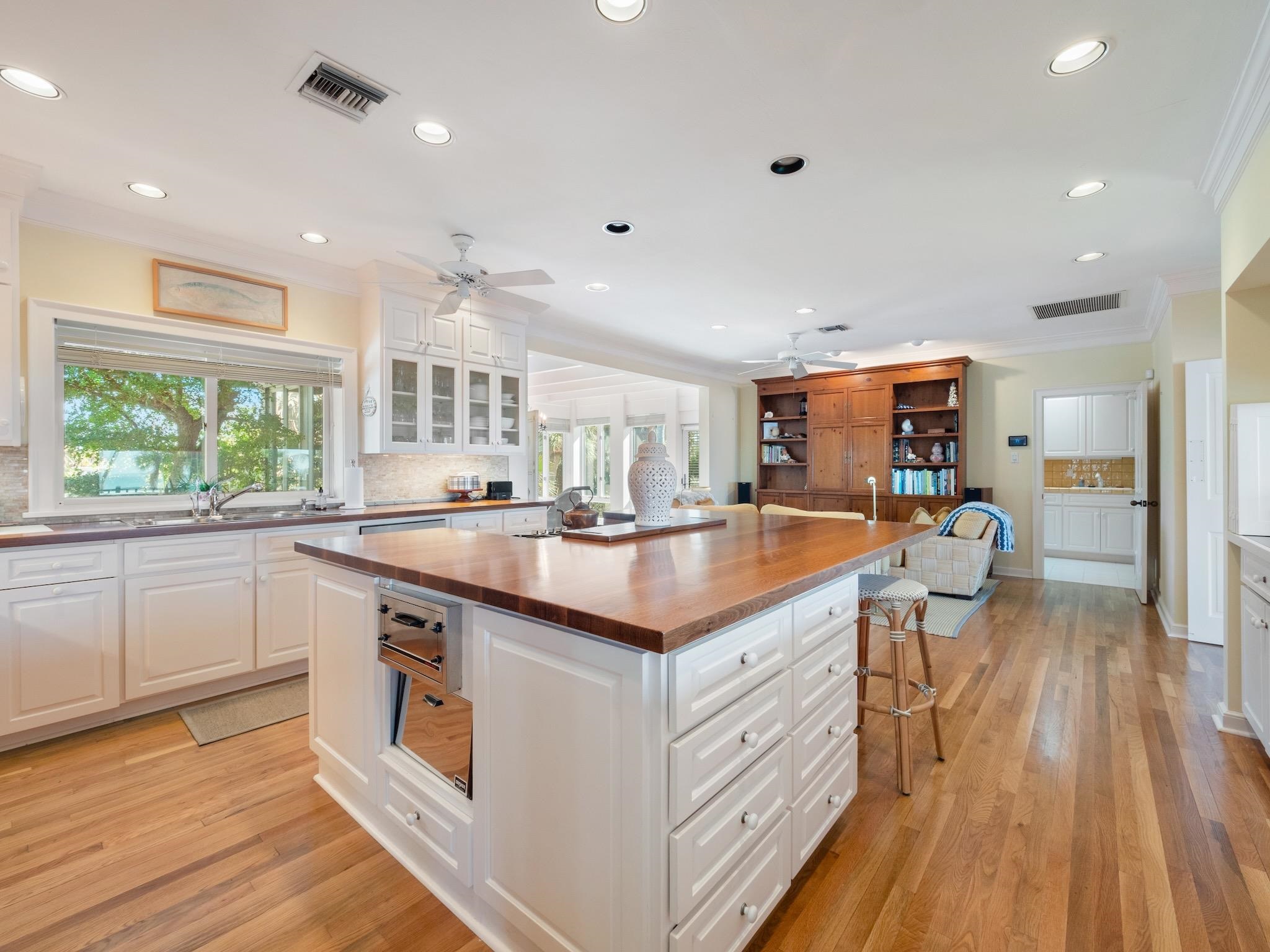 Captiva, Florida, 33924, United States, 5 Bedrooms Bedrooms, ,0.1 BathroomBathrooms,Residential,For Sale,1724054