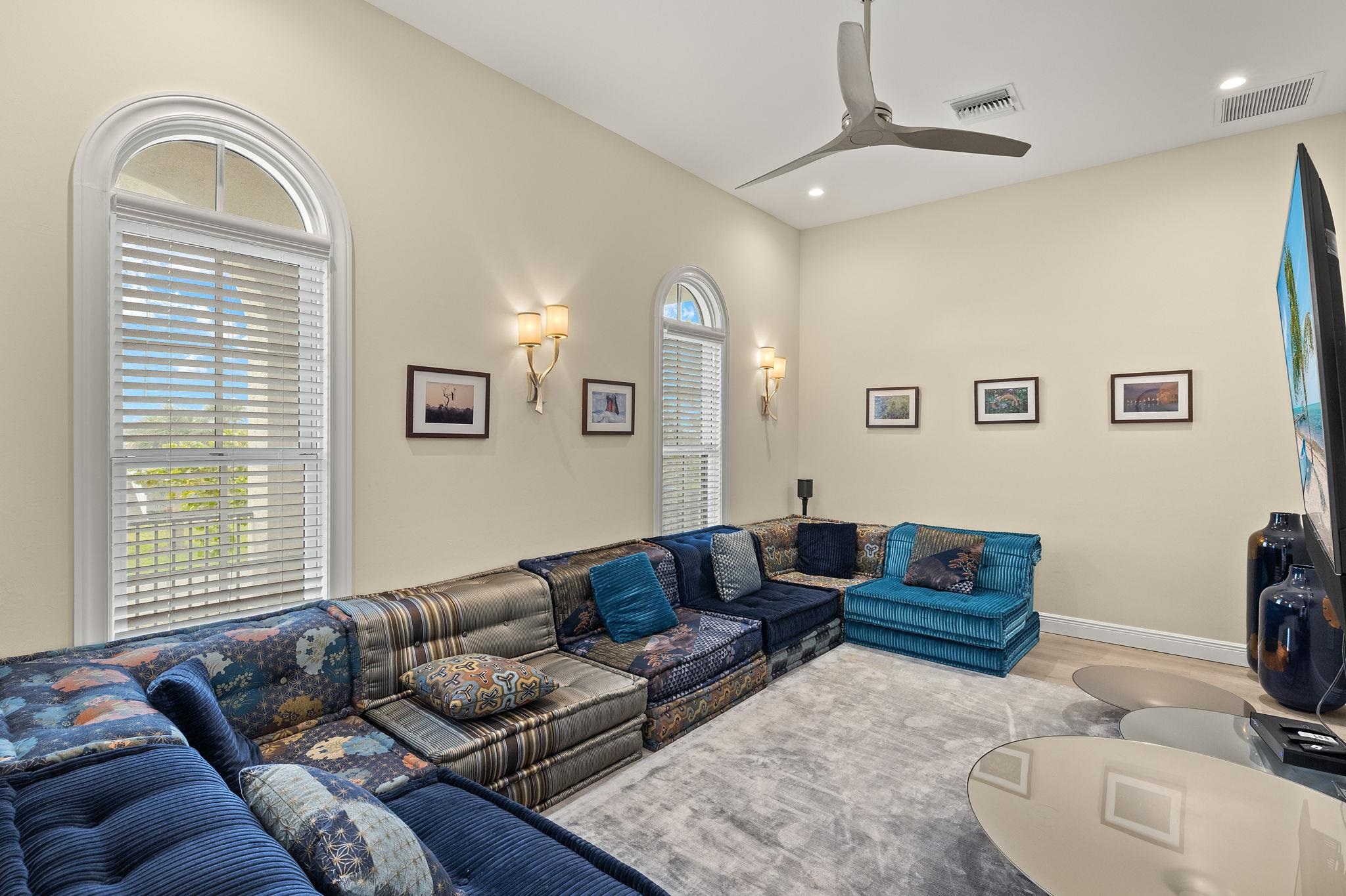 461 Lake Murex Cir, Sanibel, FL 33957