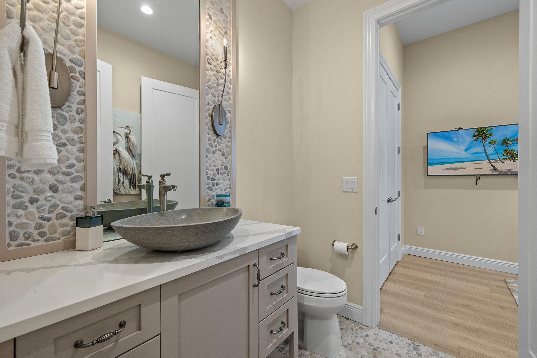 461 Lake Murex Cir, Sanibel, FL 33957